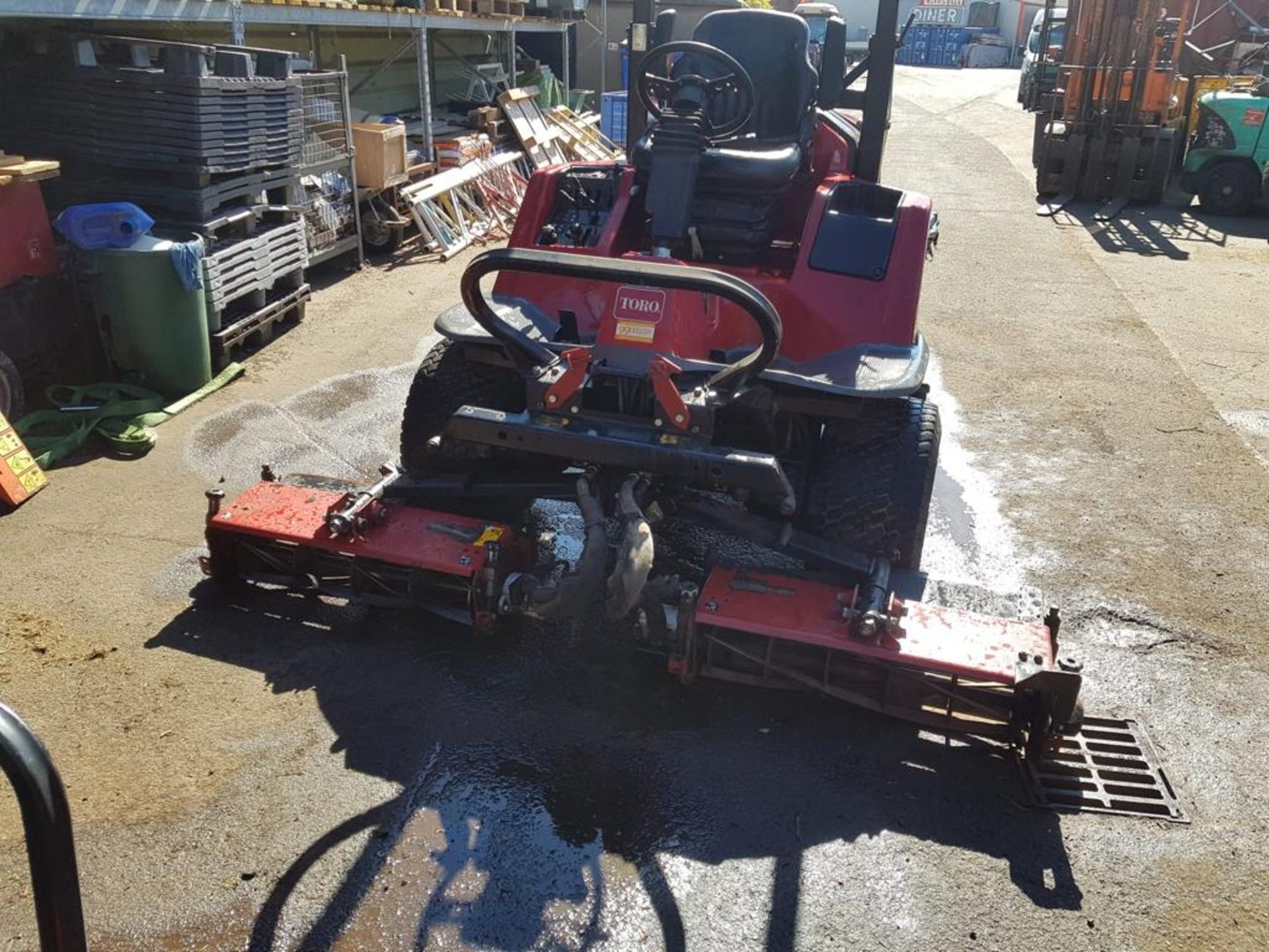 2012 TORO CYLINDER MOWER, EX-COUNCIL, ROAD REGISTERED *NO VAT* - Image 4 of 7