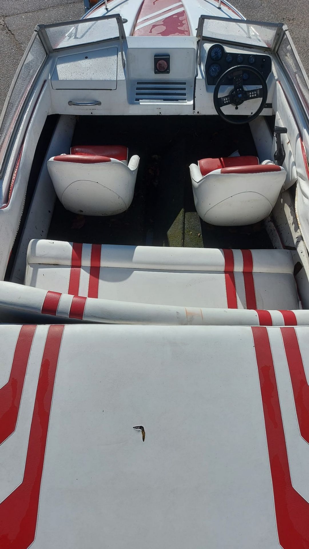 SPEED BOAT AND TRAILER, NO RESERVE! *NO VAT* - Image 4 of 8