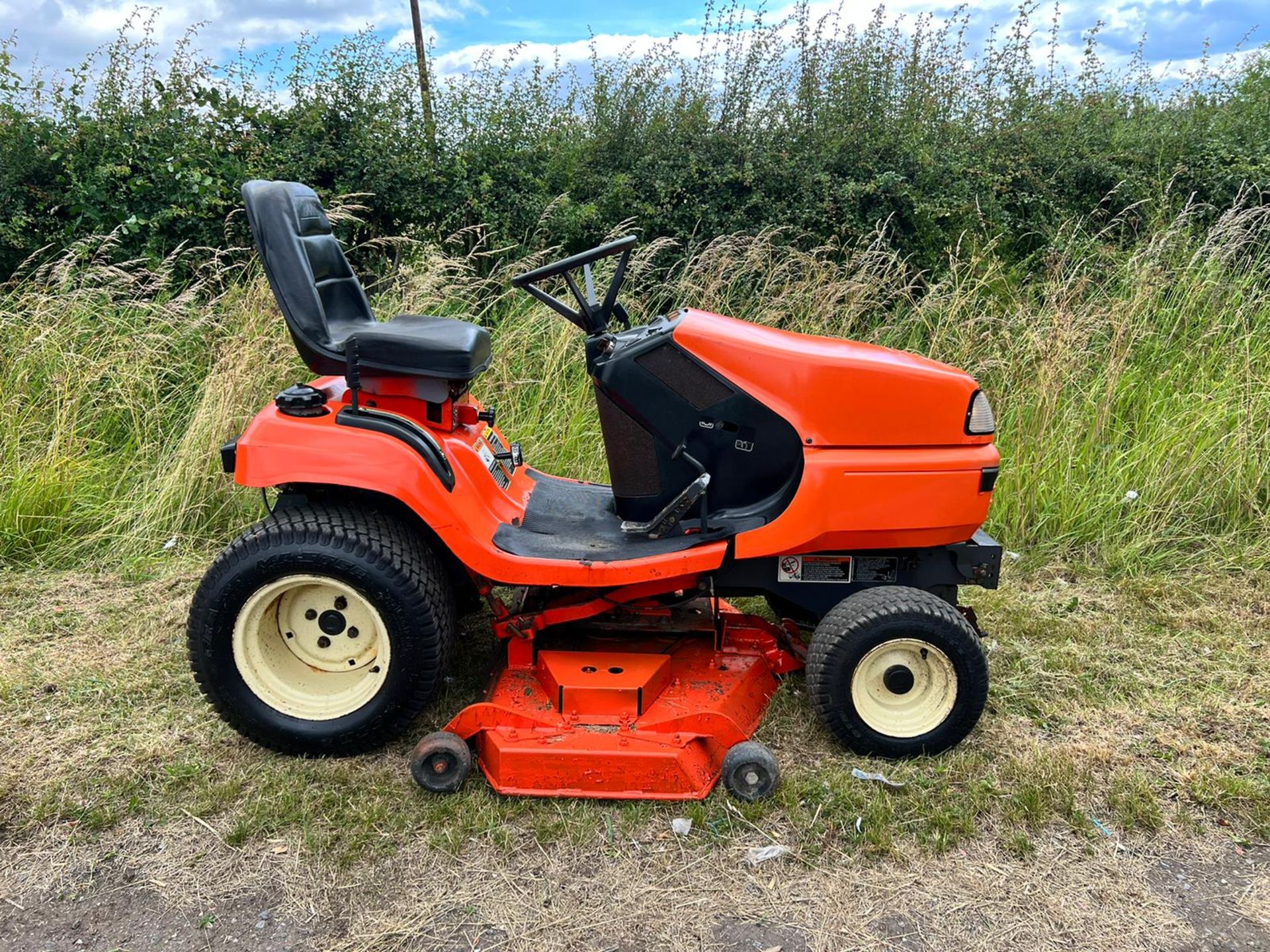 Kubota G2160 Diesel Ride On Mower *PLUS VAT* - Image 3 of 12