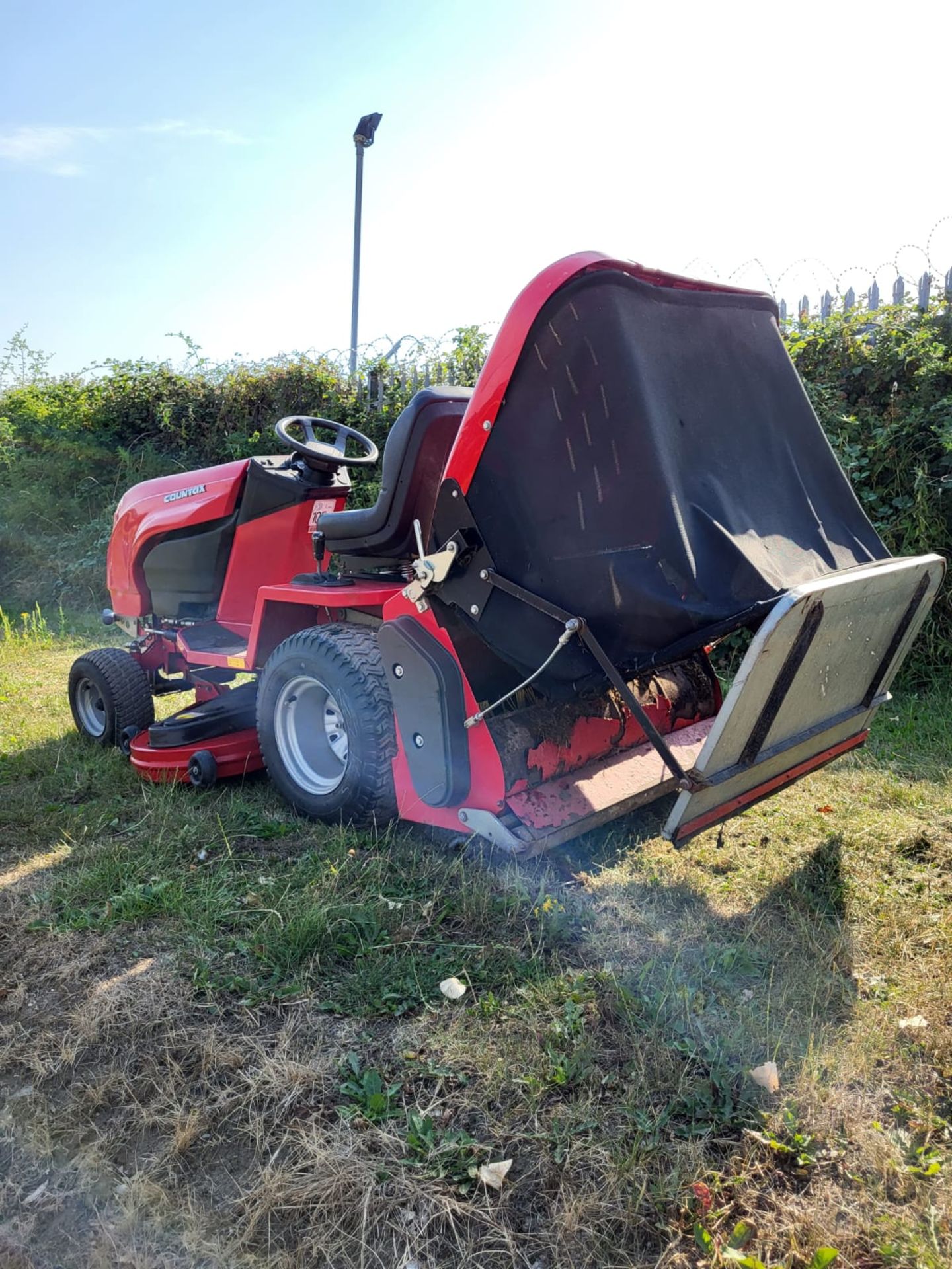 Countax D1850 Diesel Ride-On Mower *NO VAT* - Image 8 of 10