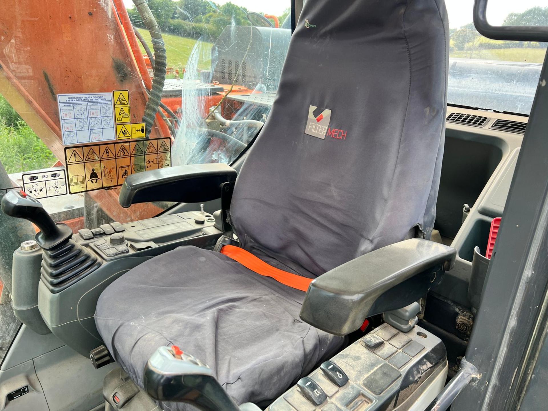 2015 Doosan DX140LC 14 Tonne Excavator With Geith Hydraulic Tilt Quick Hitch *PLUS VAT* - Image 20 of 28