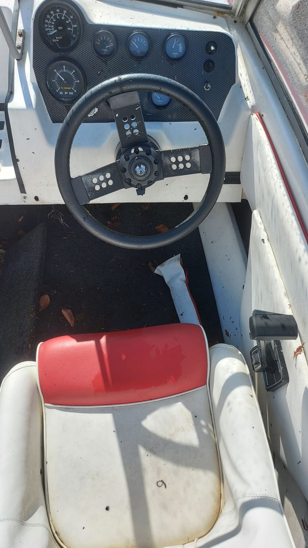 SPEED BOAT AND TRAILER, NO RESERVE! *NO VAT* - Image 8 of 8