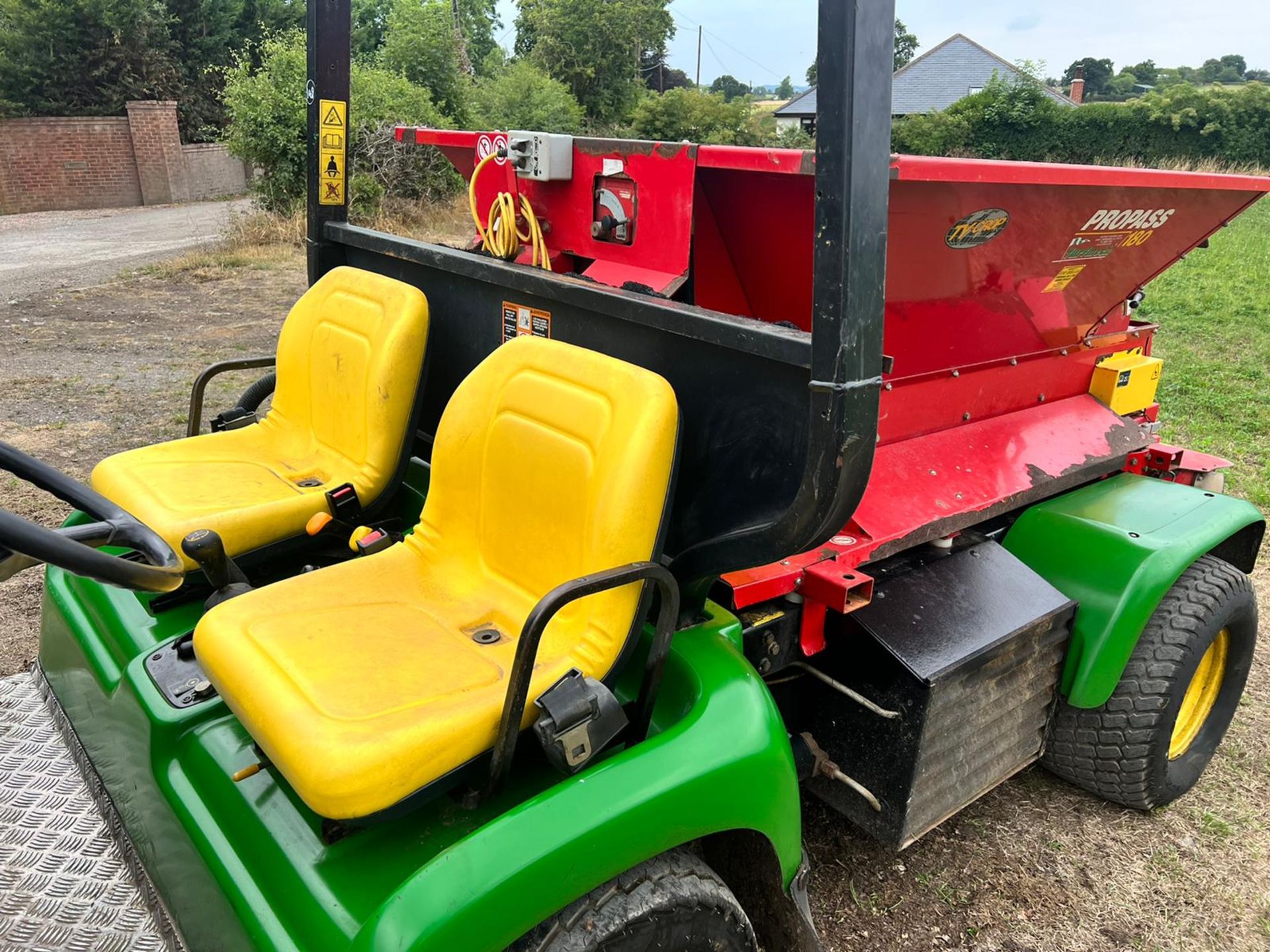 John Deere 2030 Pro Gator With Propass 180 Turfmech Top Dresser *PLUS VAT* - Image 11 of 20