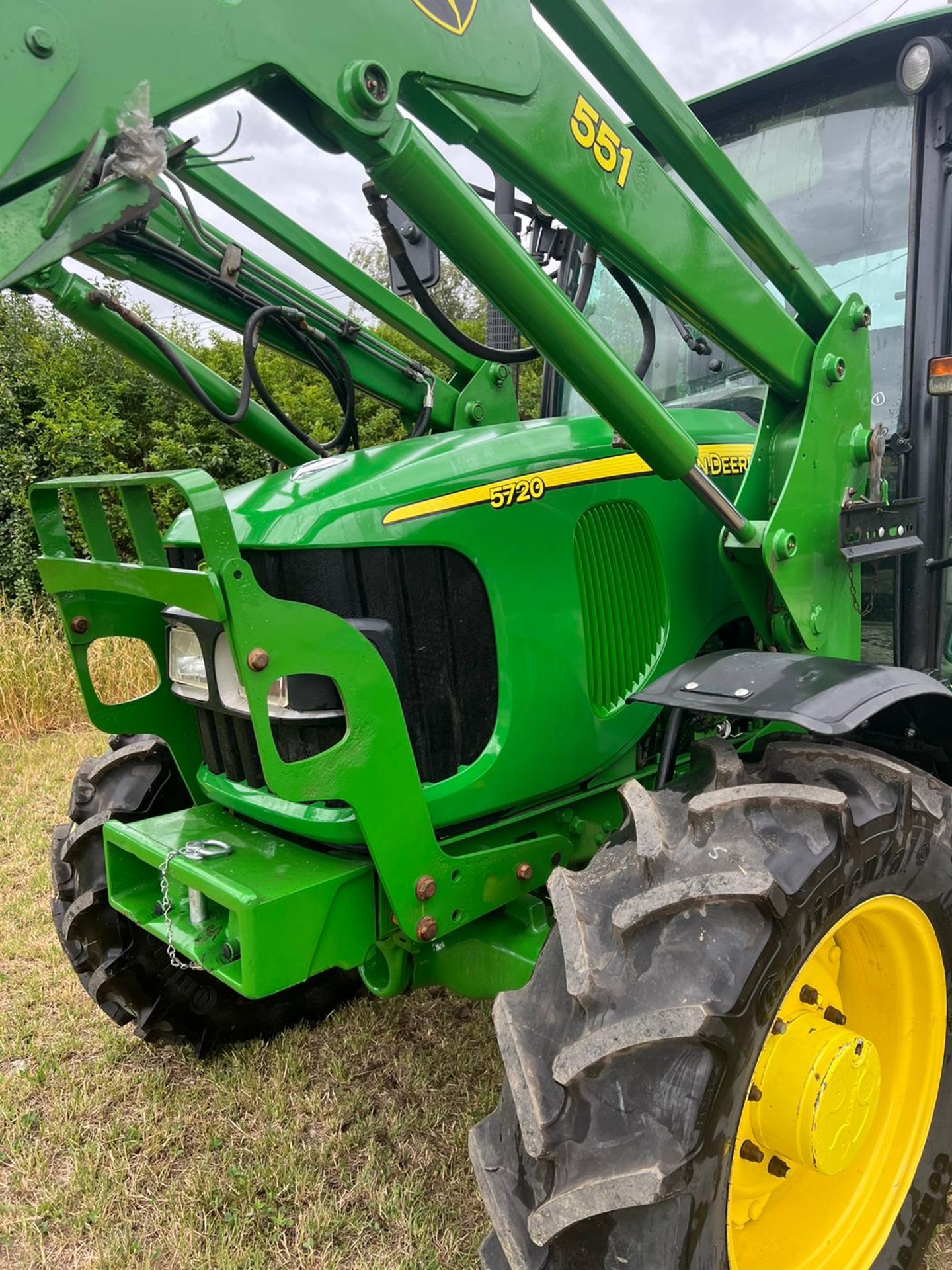 JOHN DEERE 5720 TRACTOR WITH FRONT LOADER *PLUS VAT* - Image 4 of 11