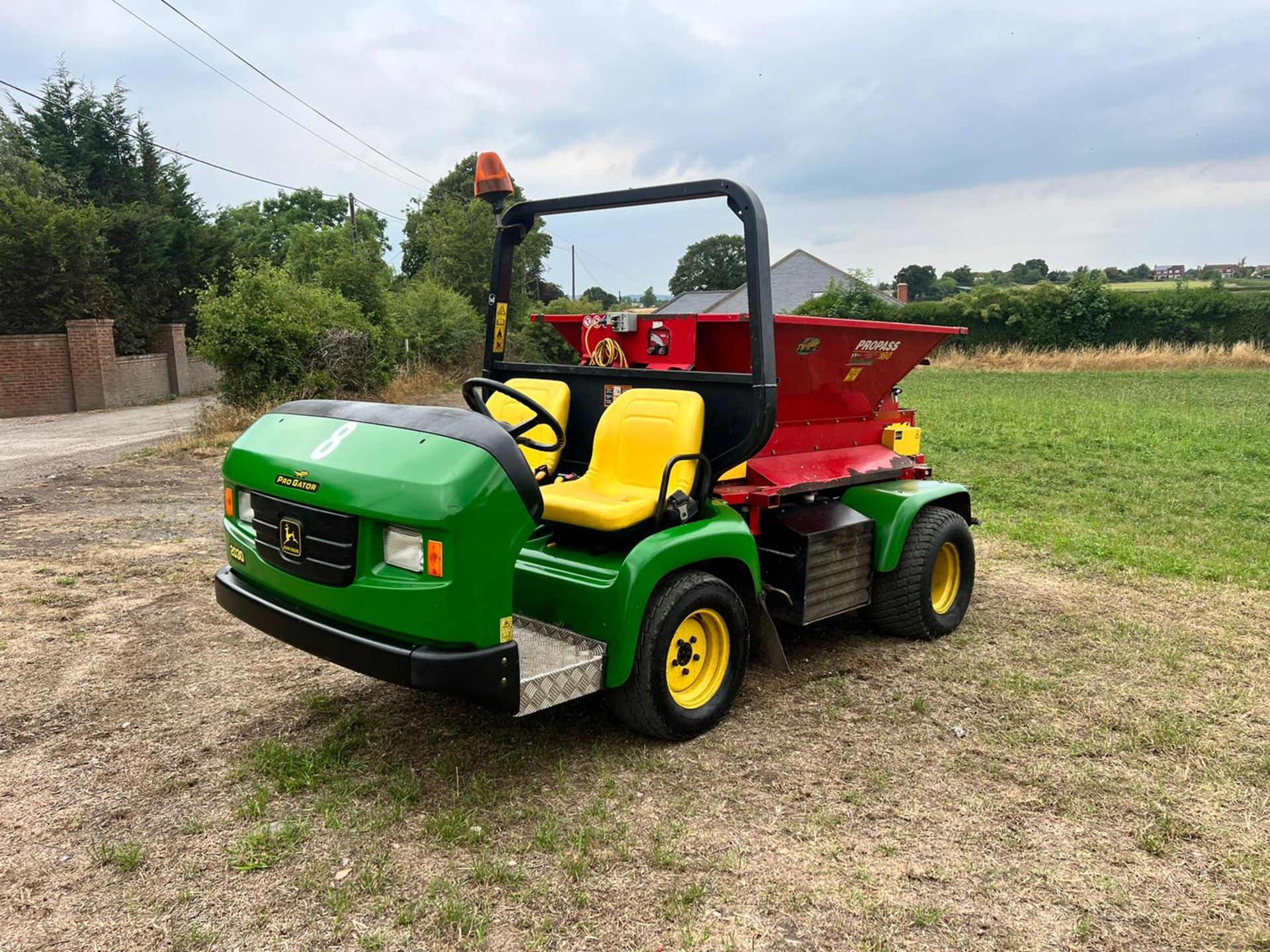 John Deere 2030 Pro Gator With Propass 180 Turfmech Top Dresser *PLUS VAT*