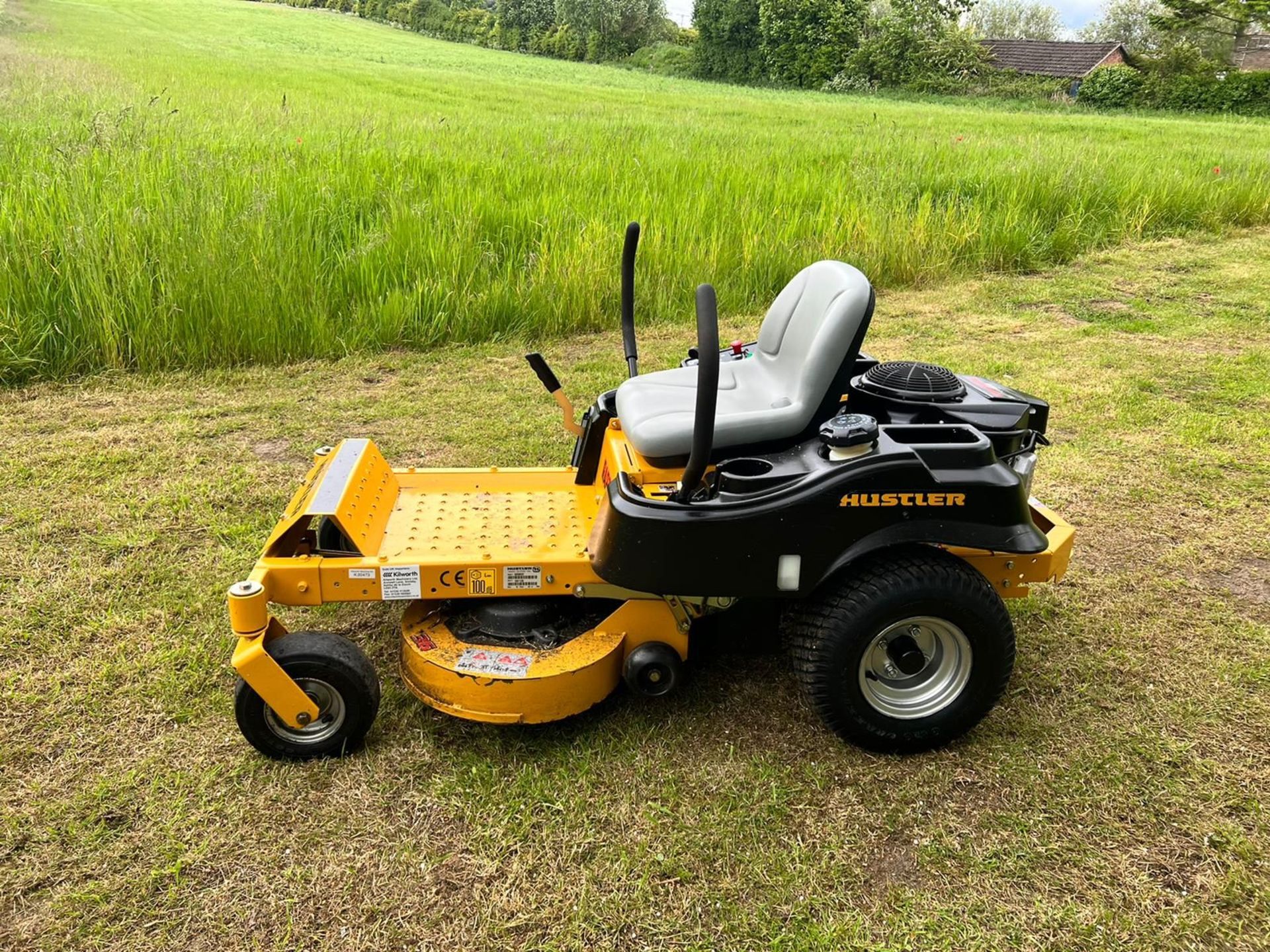 HUSTLER RAPTOR ZERO TURN MOWER, IN VERY GOOD CONDITION, KAWASAKI V TWIN ENGINE *PLUS VAT* - Image 4 of 9