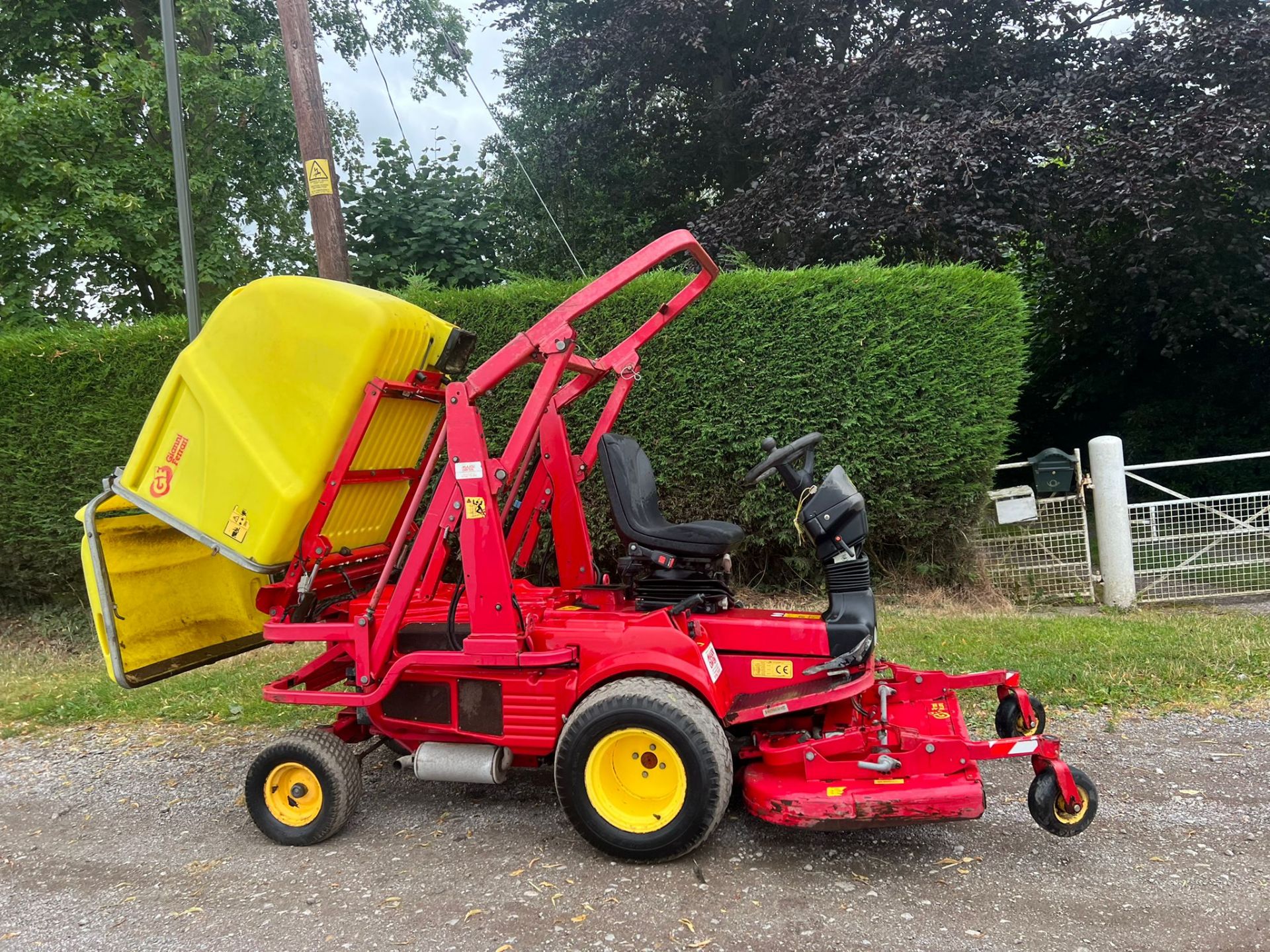 Gianni Ferrari PG280D Ride On Lawn Mower *PLUS VAT* - Image 5 of 11