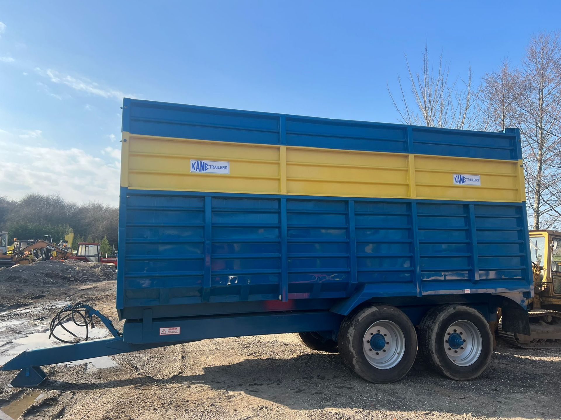 KANE 14 TON TWIN AXLE SILAGE TRAILER FULL BACK DOOR, HYDRAULIC BRAKES *PLUS VAT* - Image 4 of 6