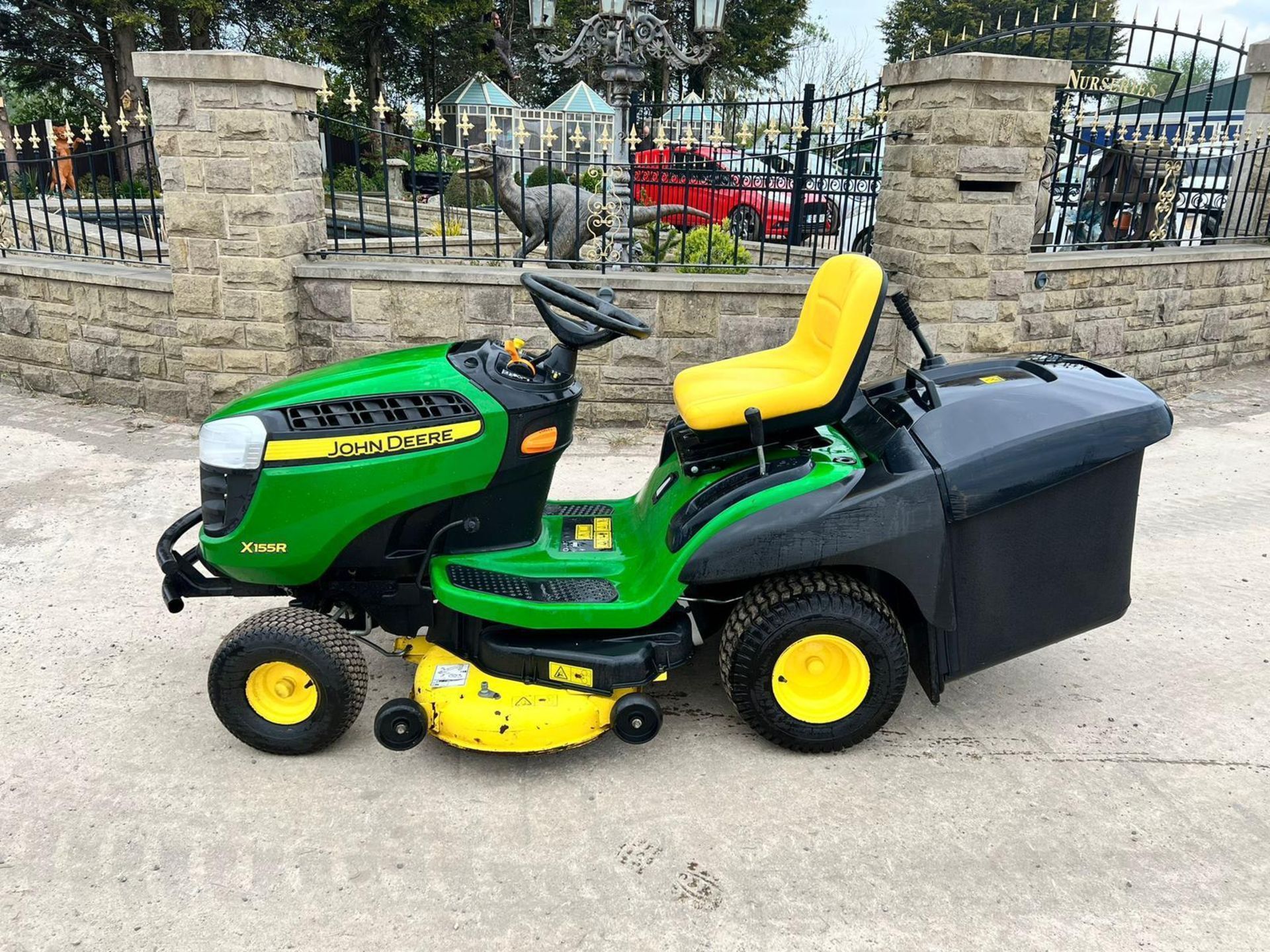 2015 JOHN DEERE X155R RIDE ON LAWN MOWER *PLUS VAT* - Image 2 of 15