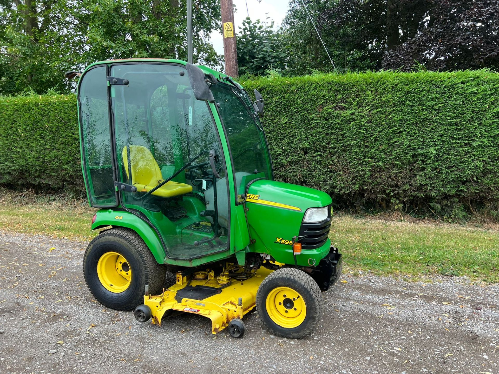 JOHN DEERE X595 DIESEL TRACTOR MOWER 4x4 *PLUS VAT* - Image 2 of 8