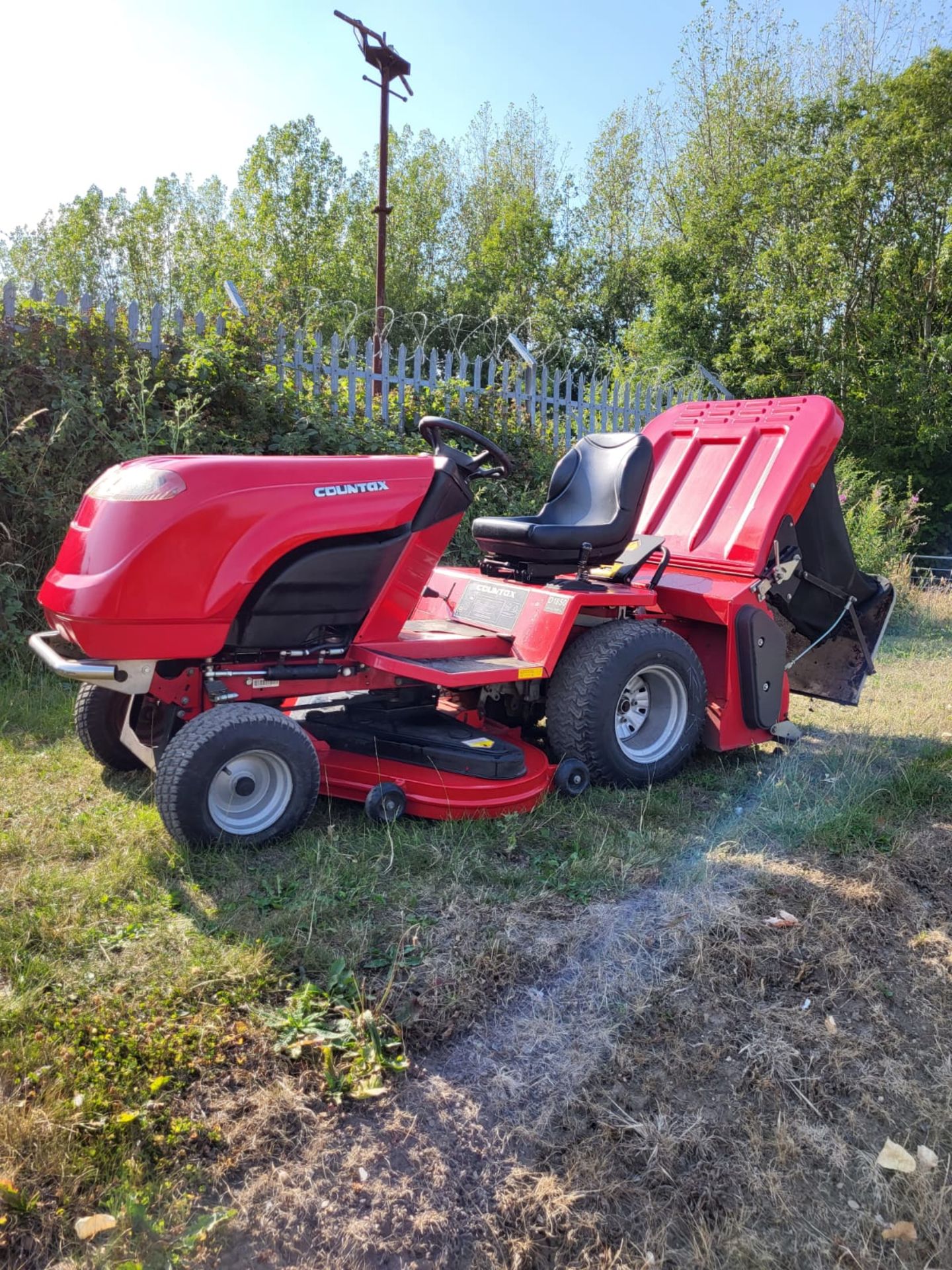 Countax D1850 Diesel Ride-On Mower *NO VAT* - Image 2 of 10