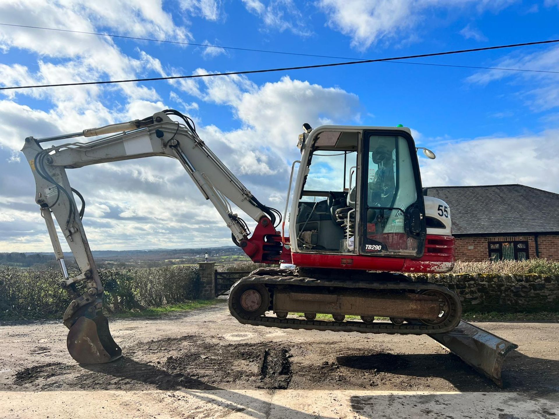 2015 TAKEUCHI TB290 8.5 TON EXCAVATOR, RUNS DRIVES AND DIGS, SHOWING A LOW 6010 HOURS *PLUS VAT*