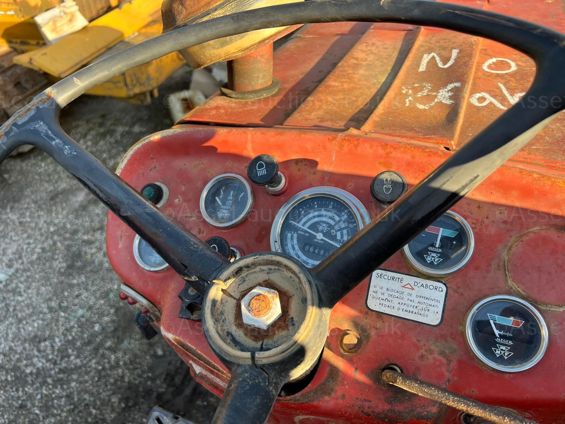 MASSEY FERGUSON 158 62hp TRACTOR, RUNS AND DRIVES, PICKUP HITCH, SHOWING 649 HOURS *PLUS VAT* - Image 9 of 9