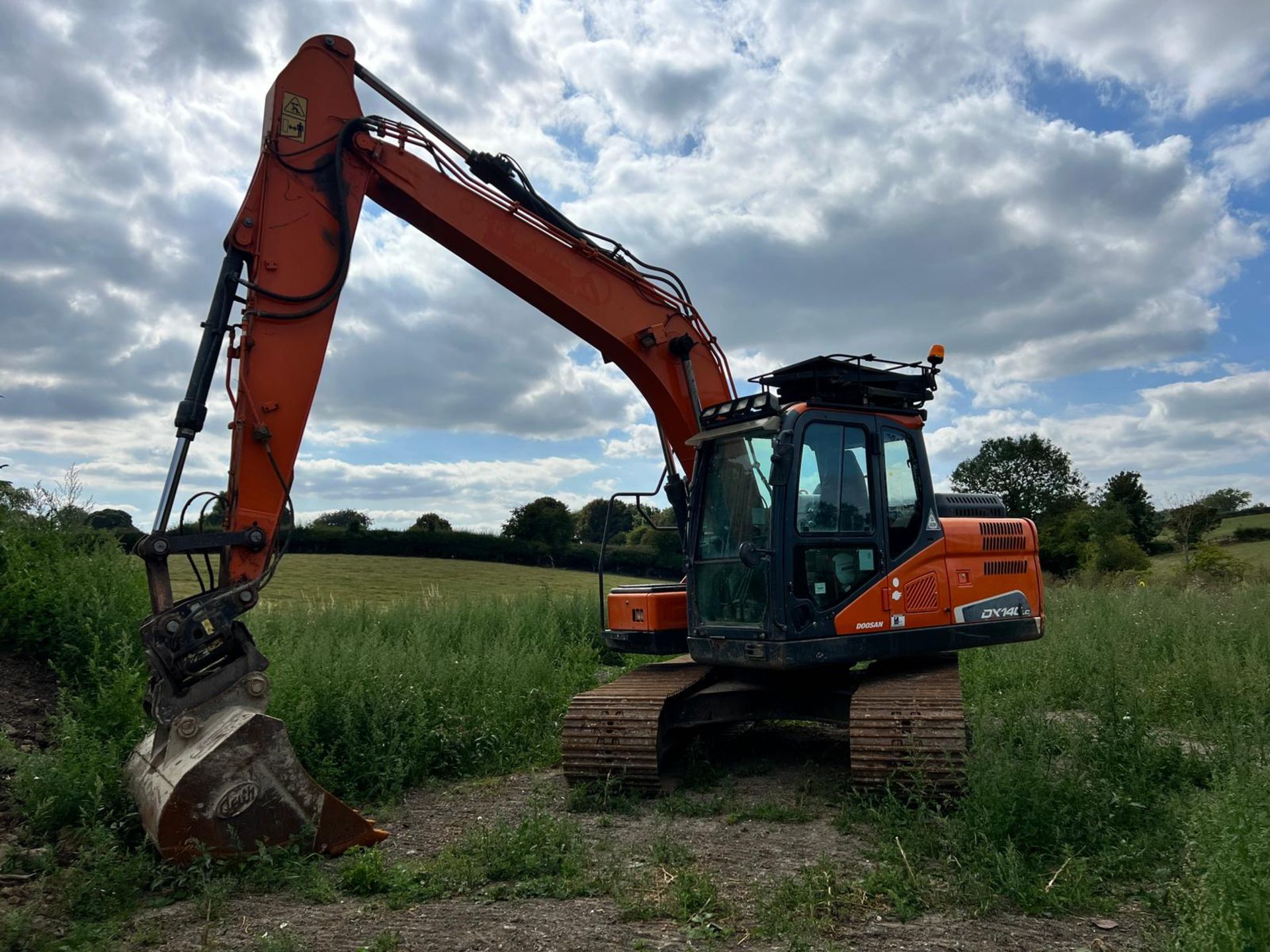 2015 Doosan DX140LC 14 Tonne Excavator With Geith Hydraulic Tilt Quick Hitch *PLUS VAT* - Image 2 of 28