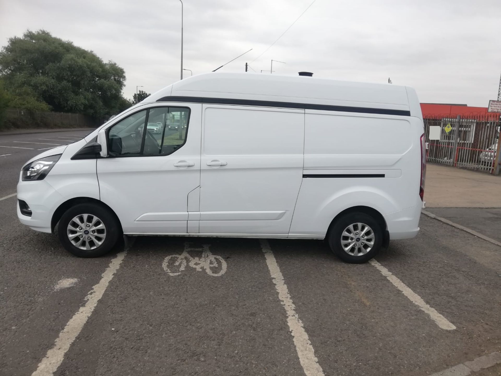 2018/68 FORD TRANSIT CUSTOM 300 LIMITED WHITE PANEL VAN, 124,000 MILES *PLUS VAT* - Image 8 of 10