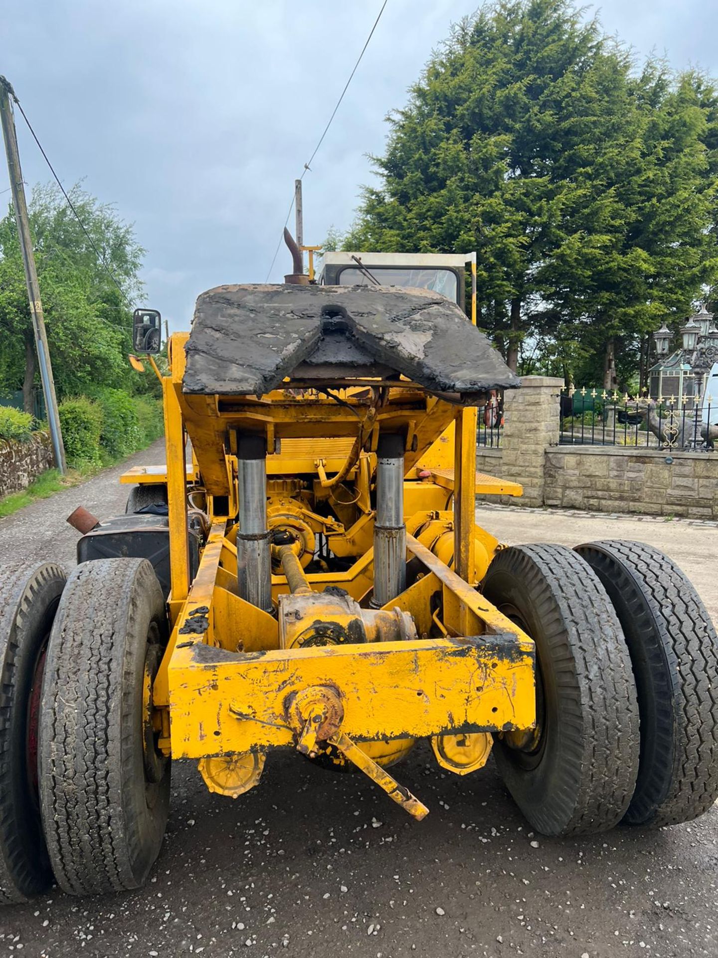 LORRY TUG TRAILER MOVER, RUNS WORKS AND LIFTS *PLUS VAT* - Image 4 of 9