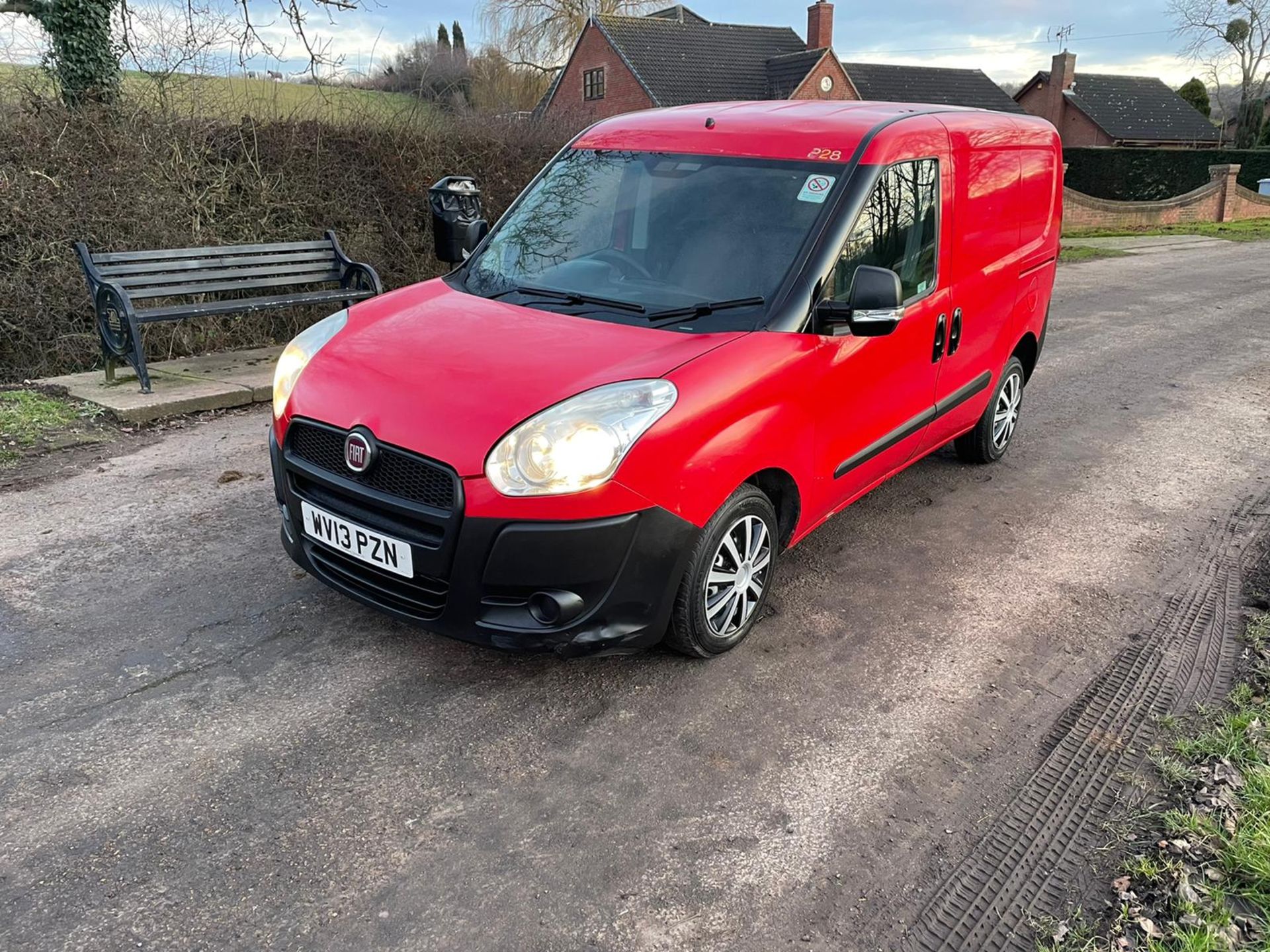 2013/13 REG FIAT DOBLO 16V MULTIJET 1.25 DIESEL RED PANEL VAN, SHOWING 0 FORMER KEEPERS *NO VAT* - Image 2 of 17