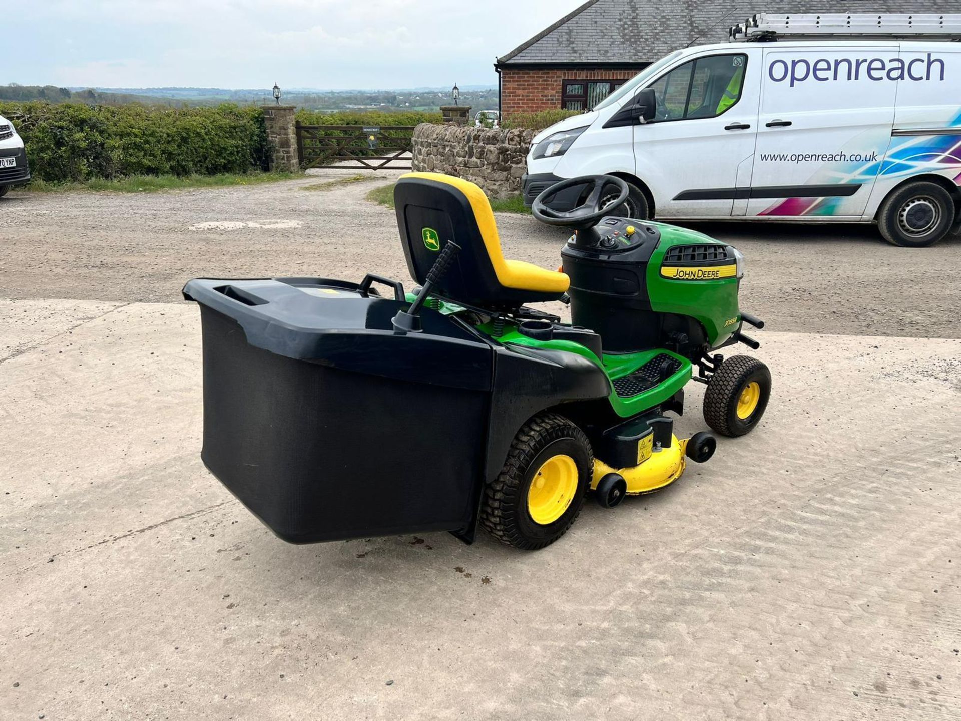 2015 JOHN DEERE X155R RIDE ON LAWN MOWER *PLUS VAT* - Image 5 of 15