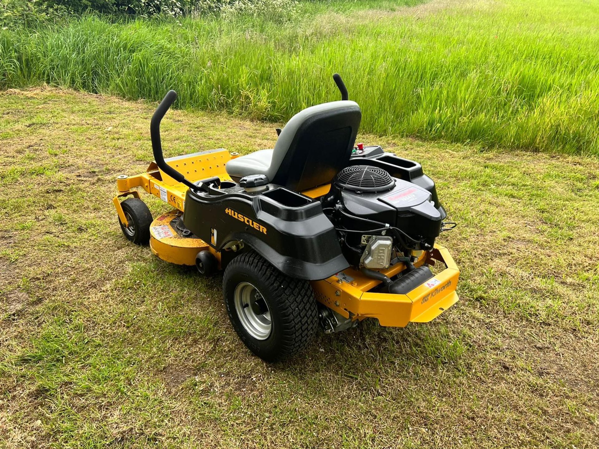 HUSTLER RAPTOR ZERO TURN MOWER, IN VERY GOOD CONDITION, KAWASAKI V TWIN ENGINE *PLUS VAT* - Image 8 of 9