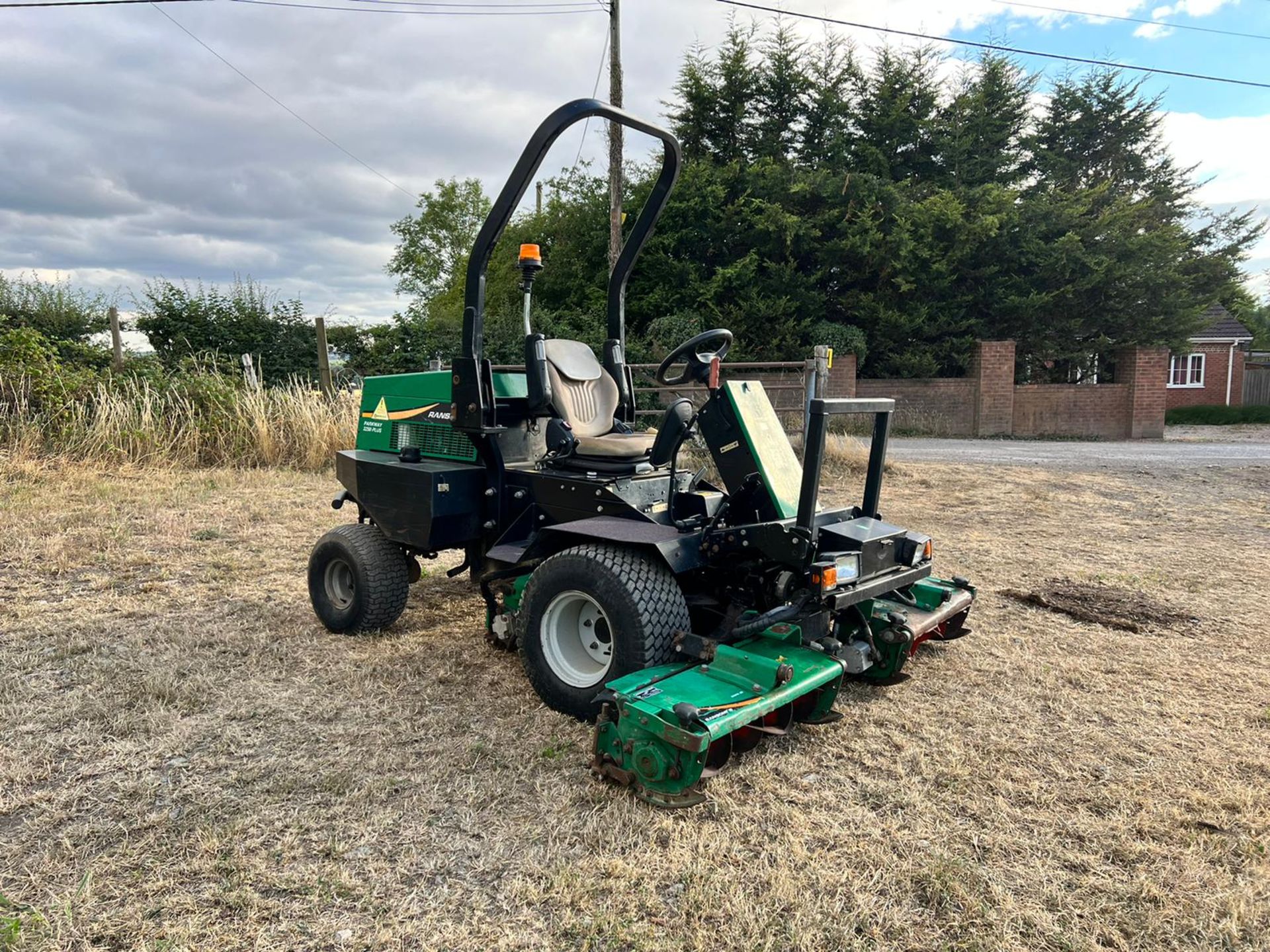 Ransomes Parkway 2250 Plus 3 Gang Cylinder Mower - 2010 Road Registered *PLUS VAT*