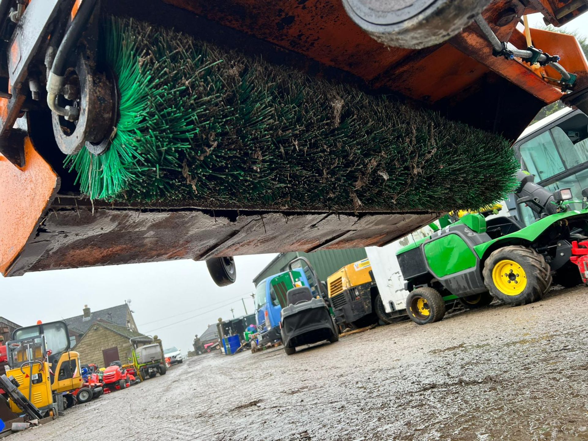 2007 BEMA DUAL SYSTEM 35 DIESEL SWEEPER BUCKET, RUNS AND WORKS, GOOD BRUSHES *PLUS VAT* - Image 8 of 15