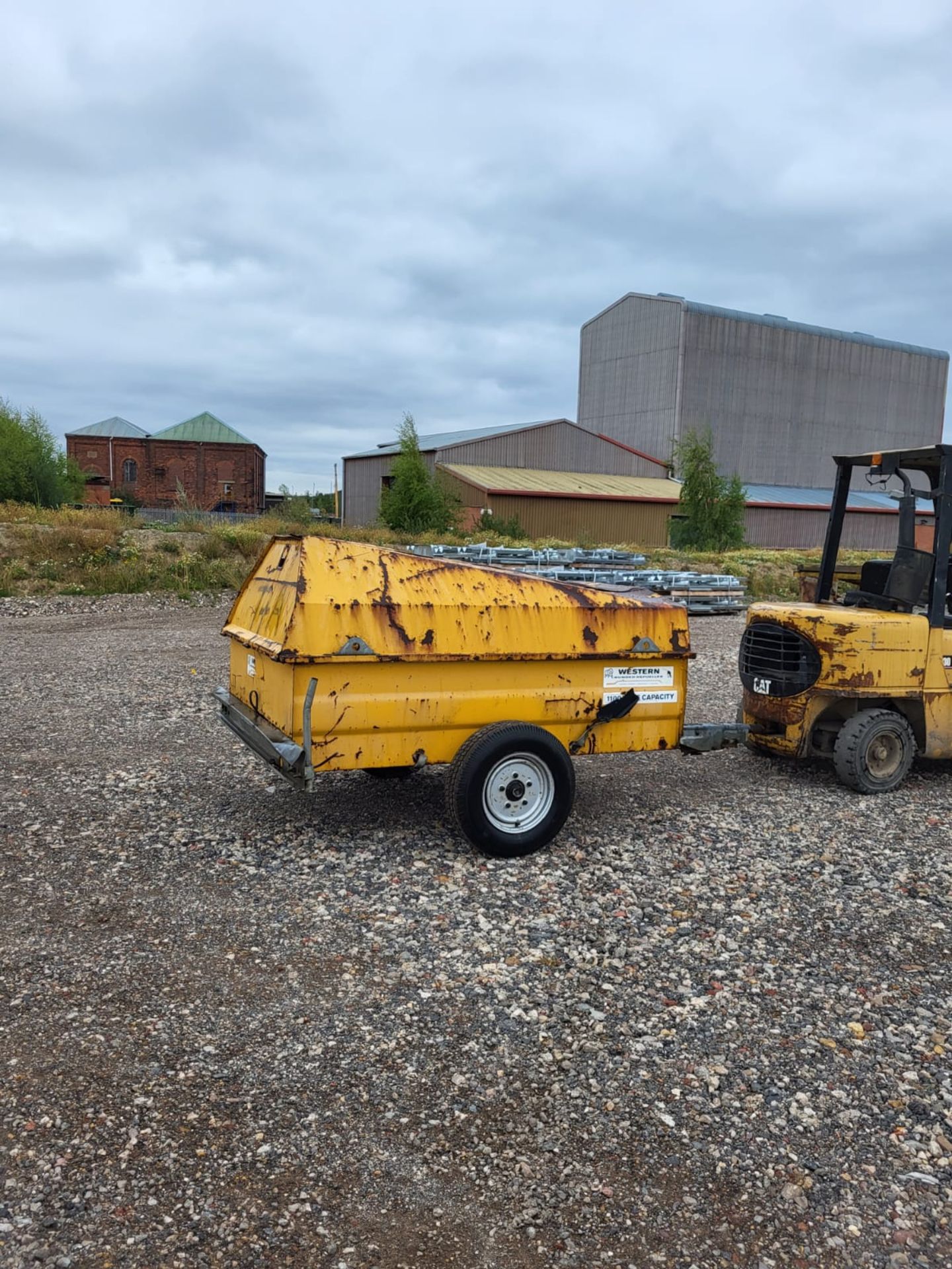 DIESEL BOWSER /TOWABLE 1000L C/W 12V ELECTRIC PUMP  WORKING ORDER