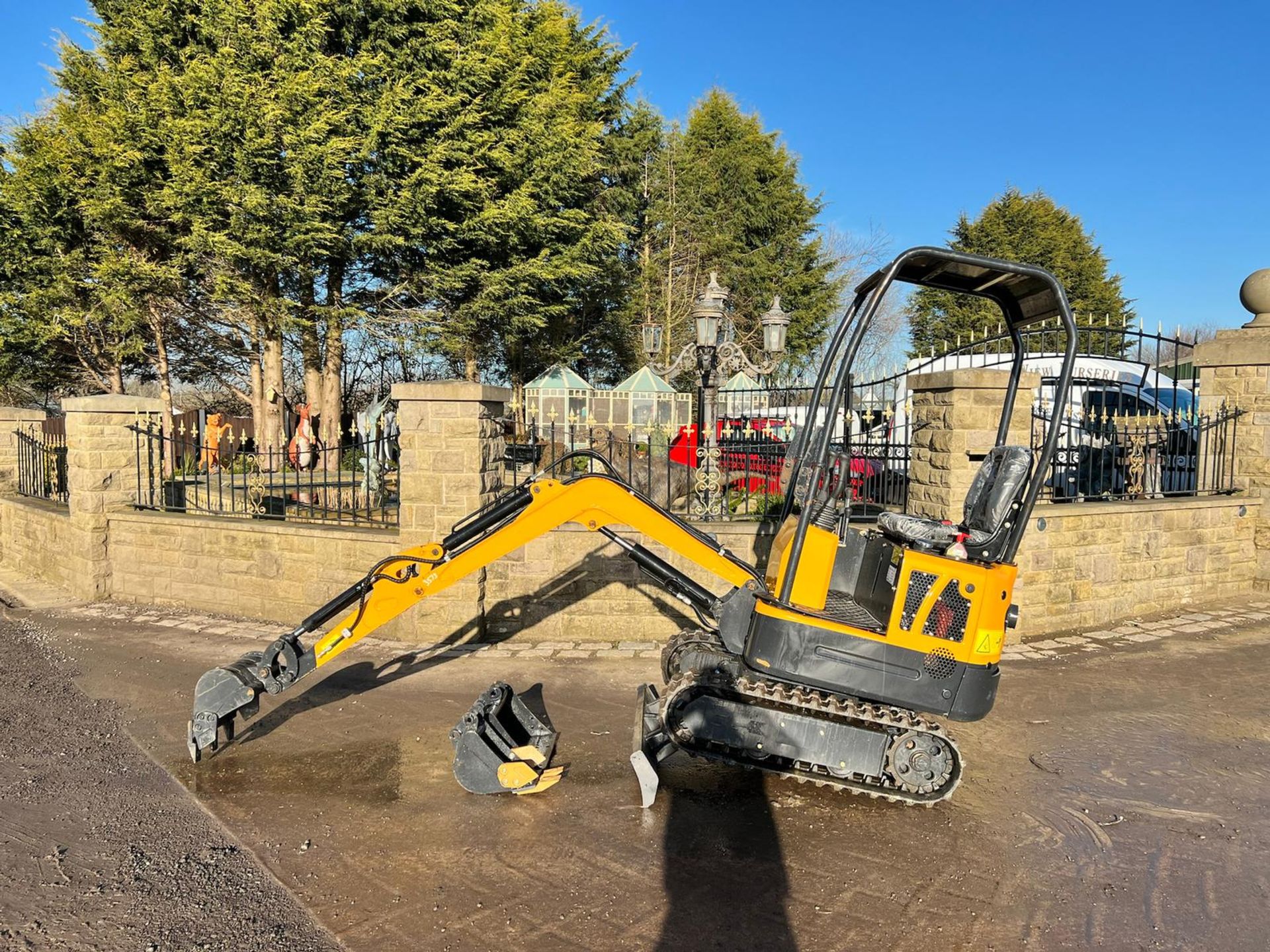 New And Unused LM10 1 Ton Mini Digger *PLUS VAT* - Image 7 of 10