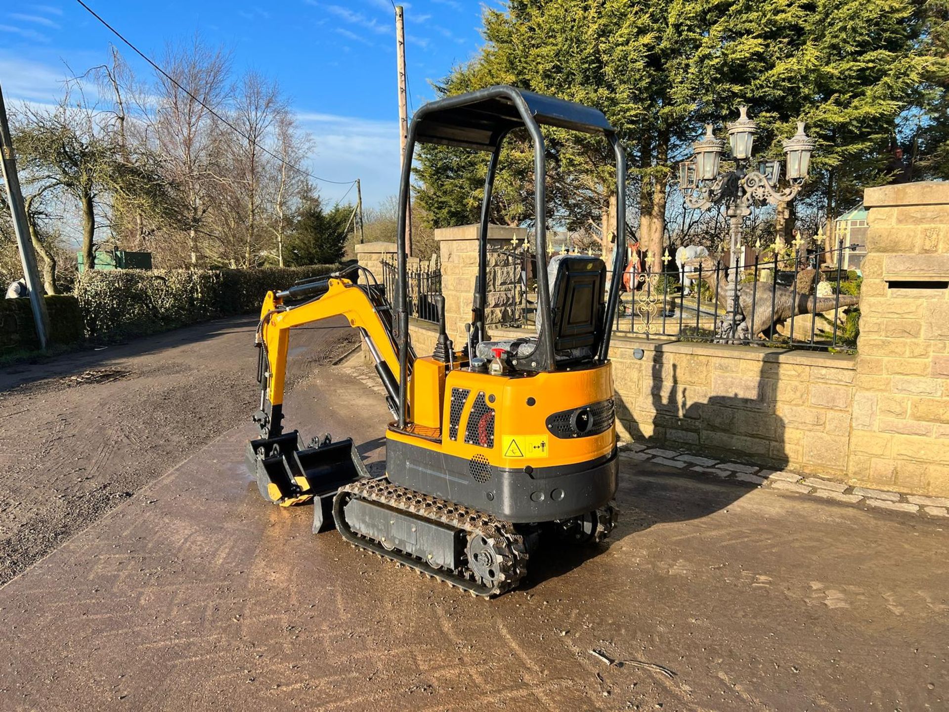 New And Unused LM10 1 Ton Mini Digger *PLUS VAT* - Image 8 of 10