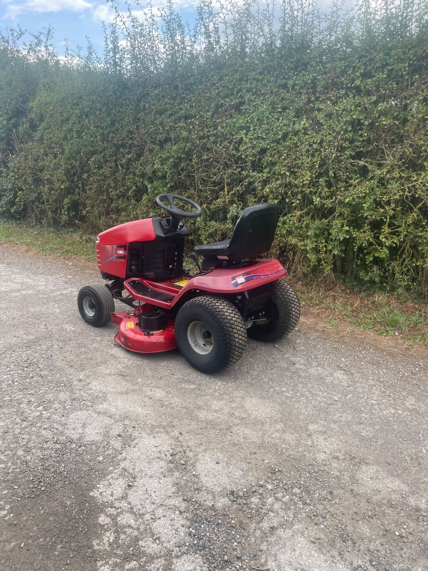 Toro 17-44HXL Ride-On Lawn Mower *NO VAT* - Image 7 of 9