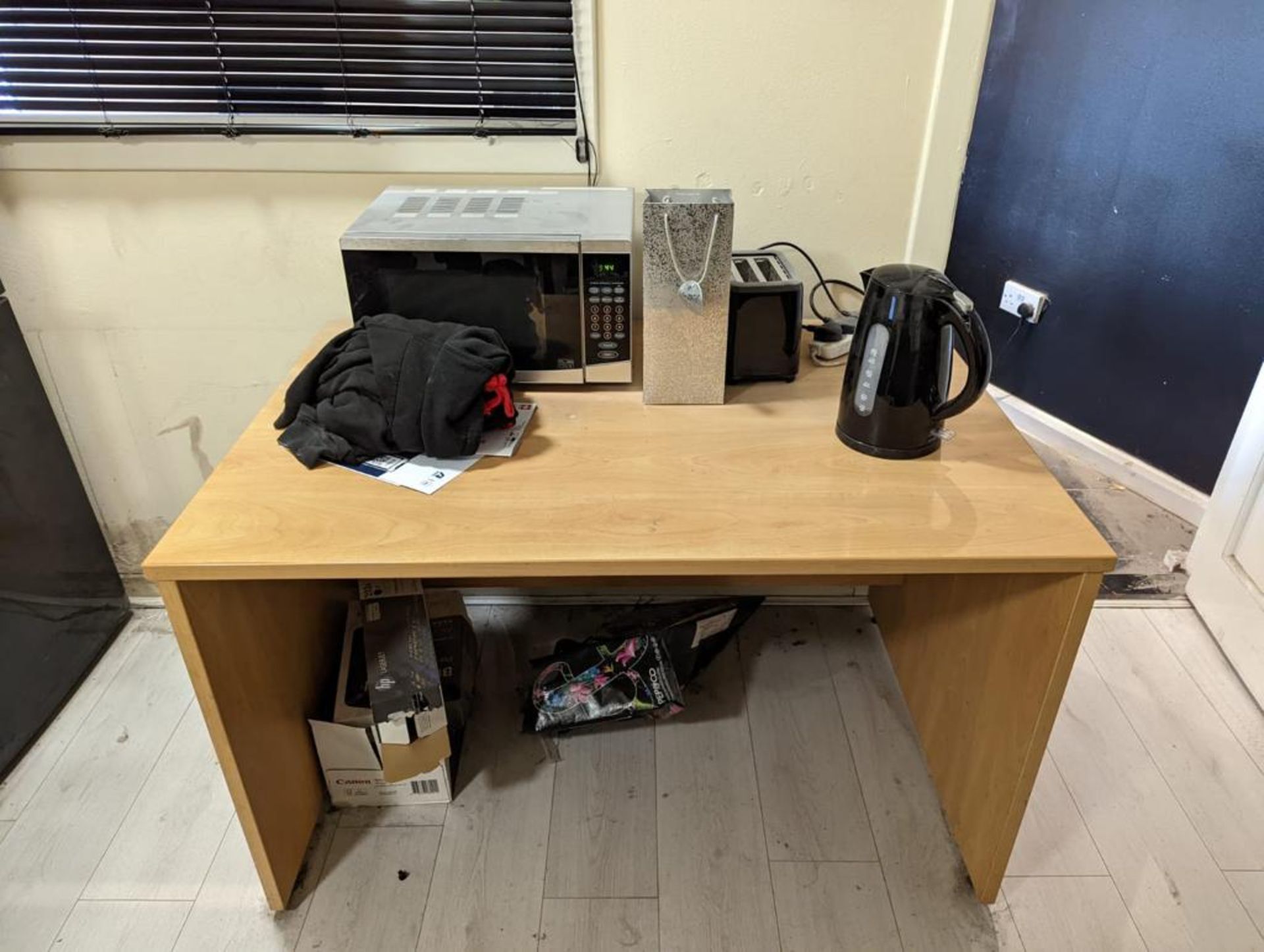 VARIOUS DESKS, CABINETS STATIONERY AND OTHER OFFICE FURNITURE *NO VAT* - Image 2 of 6