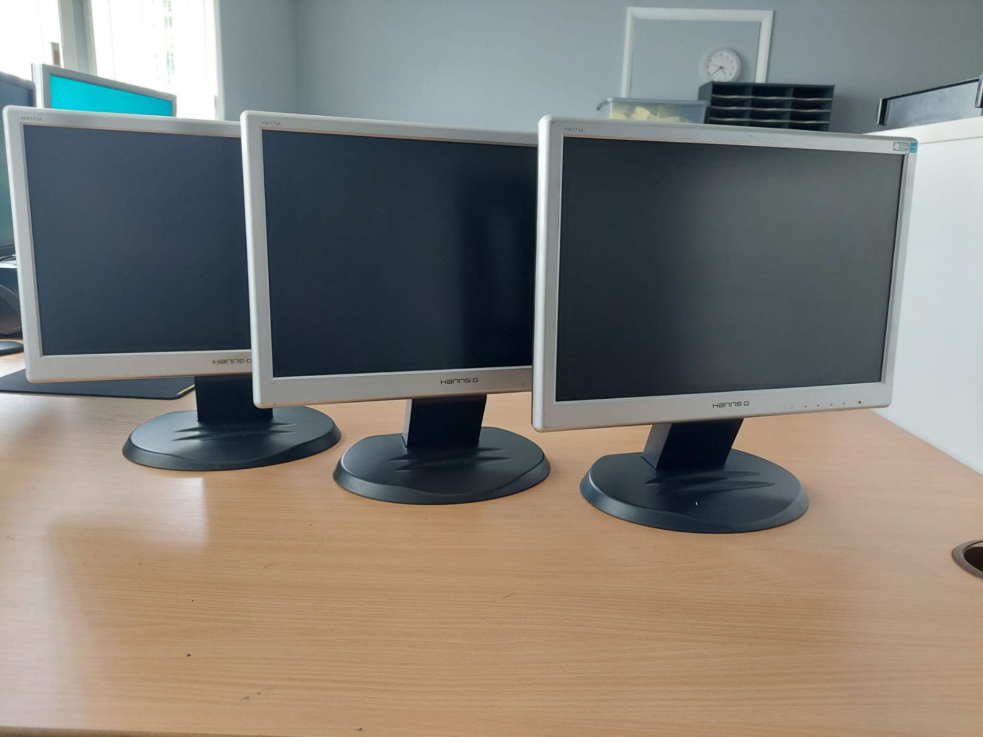 3x HannsG HW173A 17 Inch Monitors *NO VAT*