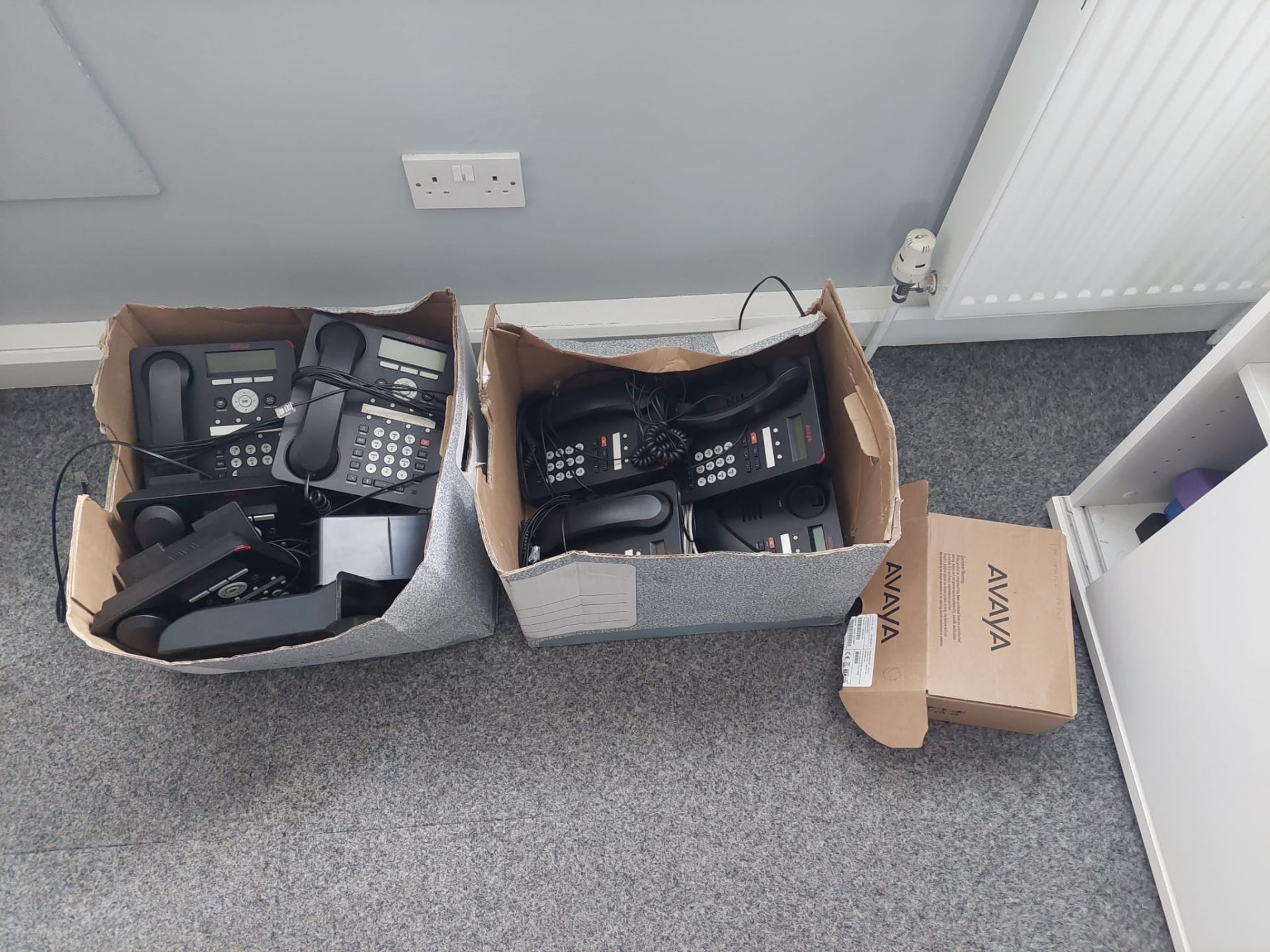 Assortment of Avaya Phones and Spare Wires *NO VAT*
