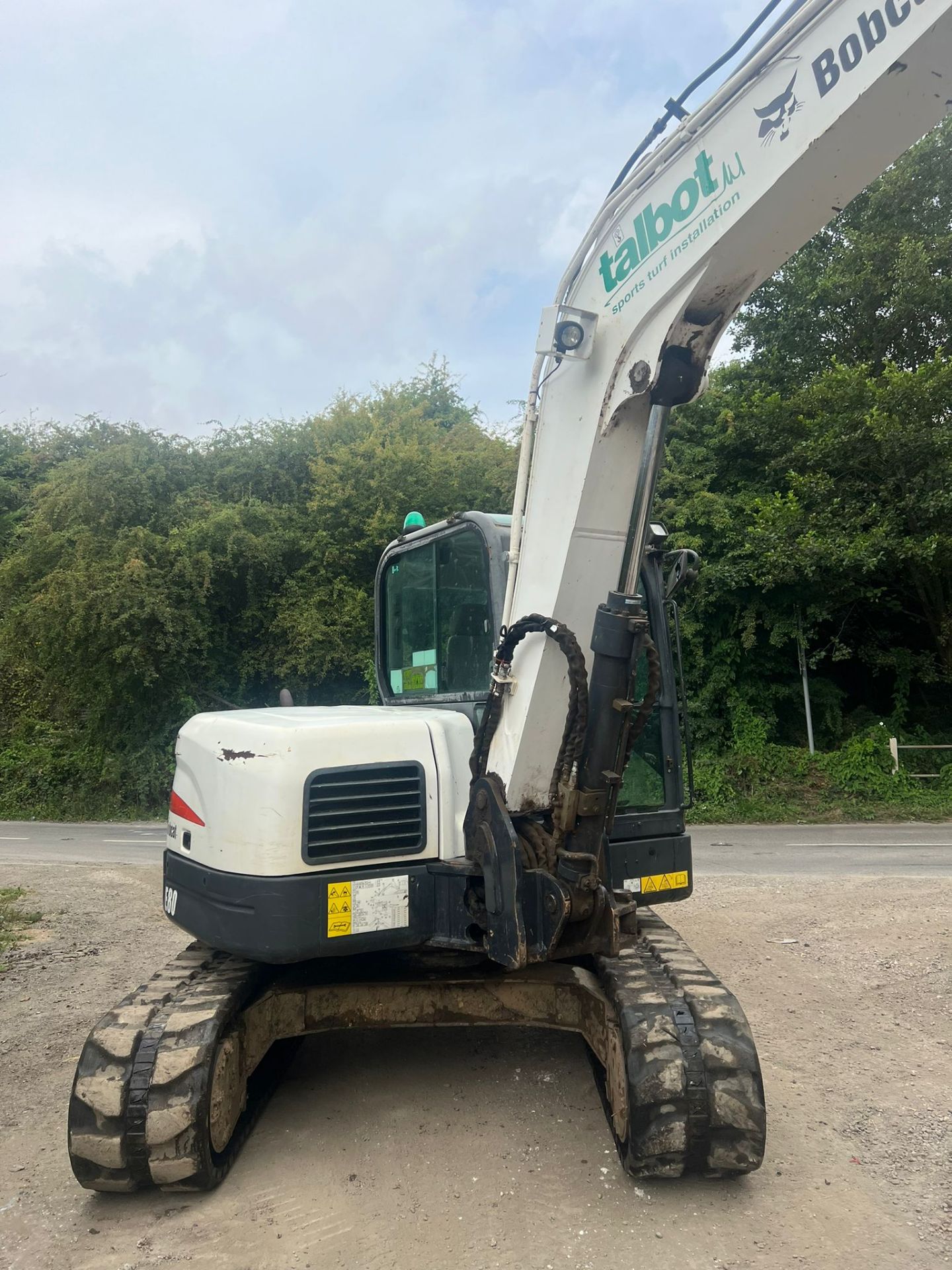 2012/2013 BOBCAT E80 8 TON EXCAVATOR WITH BLADE *PLUS VAT* - Image 4 of 9