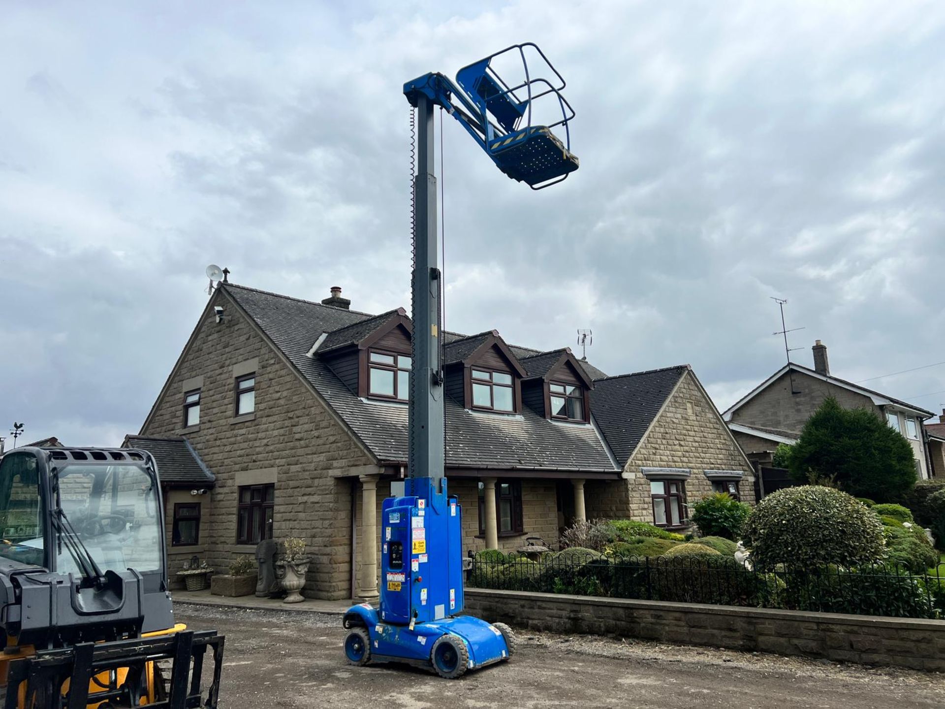 2012 HAULOTTE STAR 10 ELECTRIC BOOM LIFT, DRIVES AND LIFTS *PLUS VAT* - Image 2 of 9