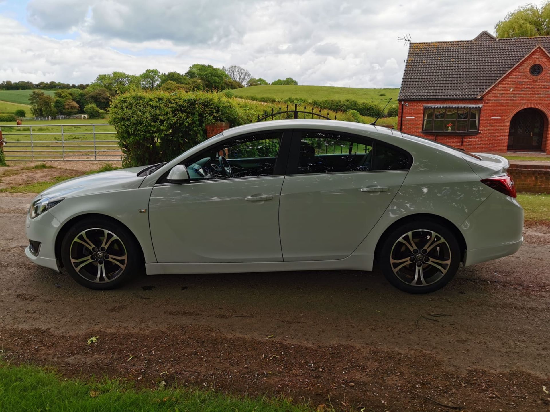 2014/64 VAUXHALL INSIGNIA LTD ED CDTI ECO S/S WHITE HATCHBACK, 67,223 MILES *NO VAT* - Image 4 of 25