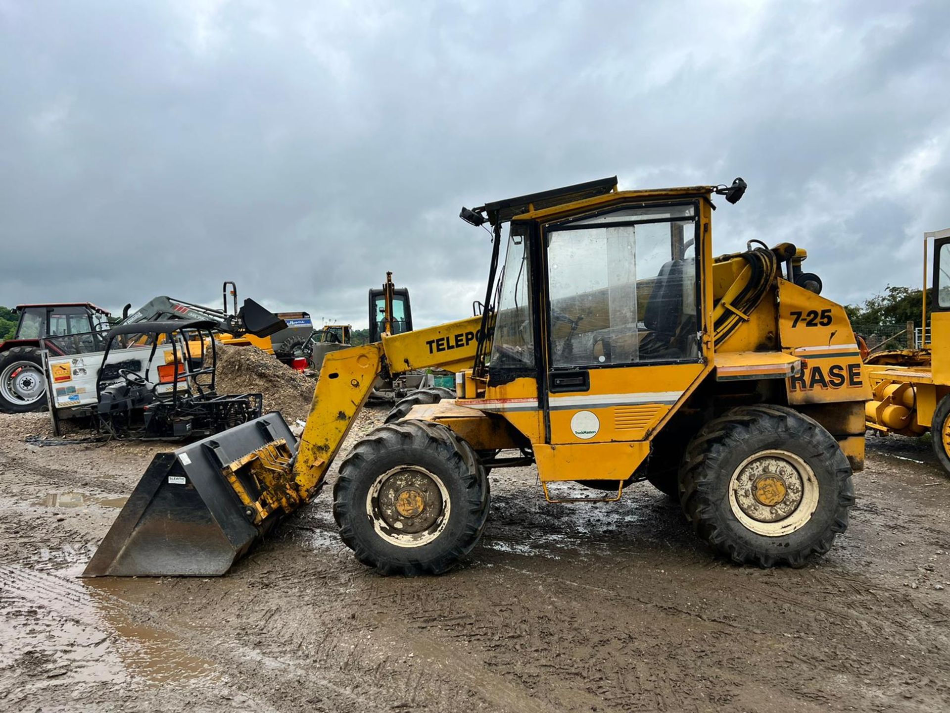 SANDERSON 725 4WD TELEHANDLER WITH PALLET FORKS AND BUCKET *PLUS VAT* - Image 3 of 21