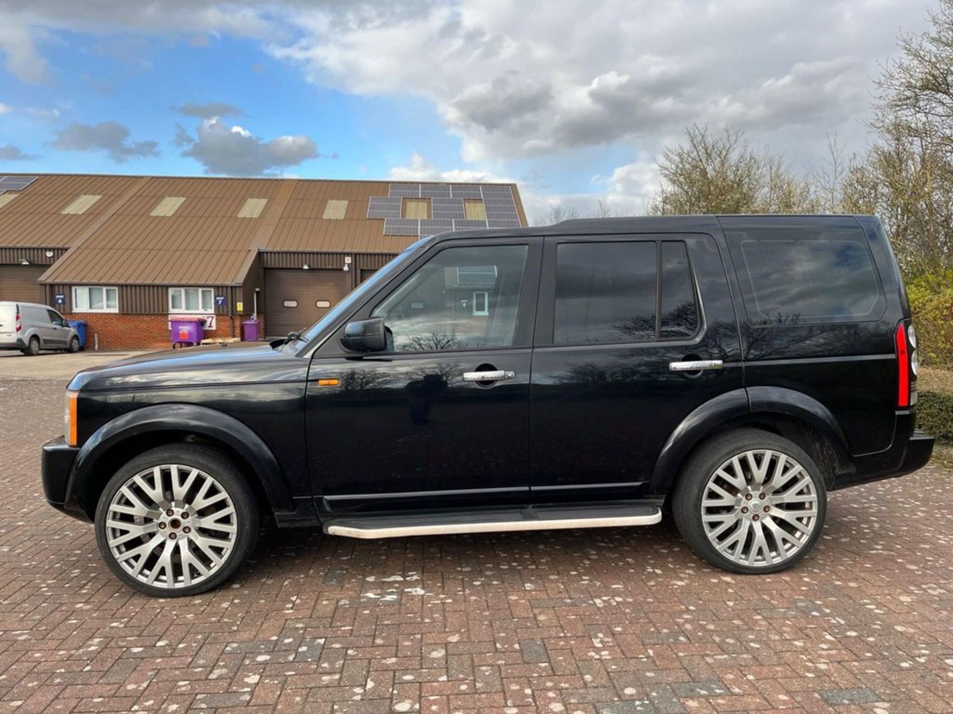 LAND ROVER DISCOVERY TDV6 GS A BLACK ESTATE *NO VAT* - Image 8 of 23