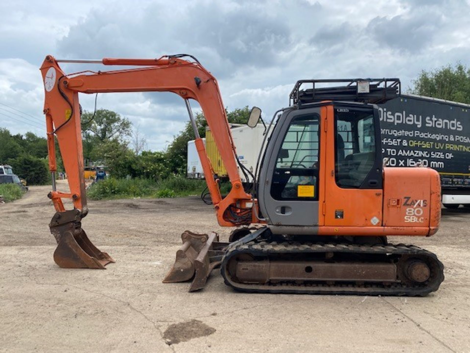 2004 HITACHI ZX80SB, HYDRAULIC HITCH, ONLY 2 OWNERS FROM NEW *PLUS VAT* - Image 2 of 12