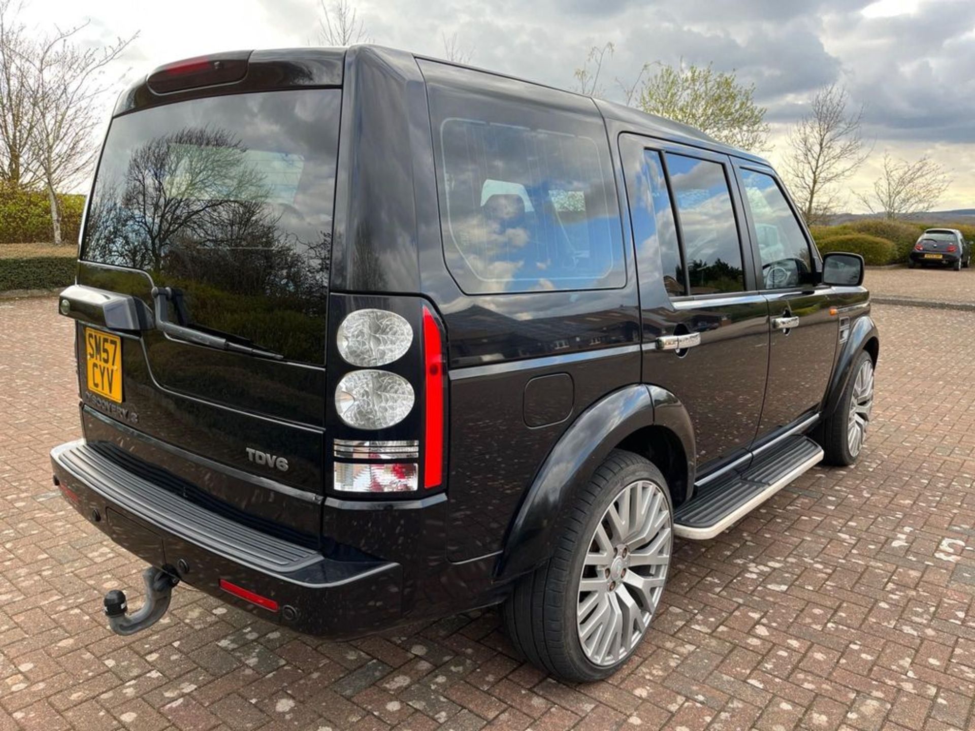 LAND ROVER DISCOVERY TDV6 GS A BLACK ESTATE *NO VAT* - Image 6 of 23