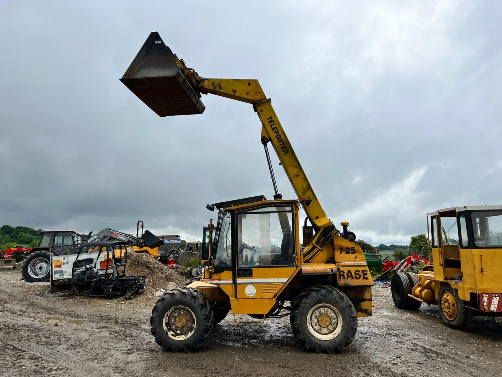 SANDERSON 725 4WD TELEHANDLER WITH PALLET FORKS AND BUCKET *PLUS VAT* - Image 10 of 21