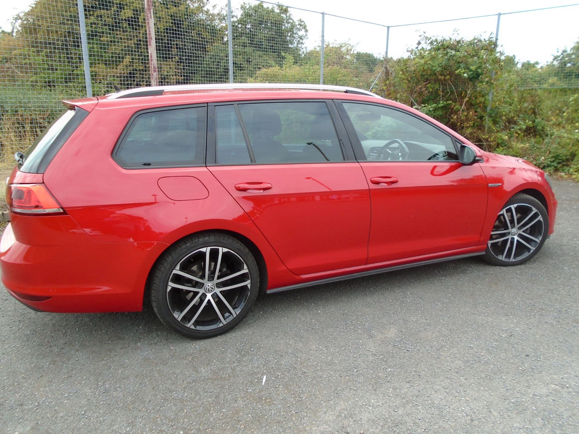 2016 VOLKSWAGEN GOLF GTD TDI S-A RED ESTATE *NO VAT* - Image 3 of 7