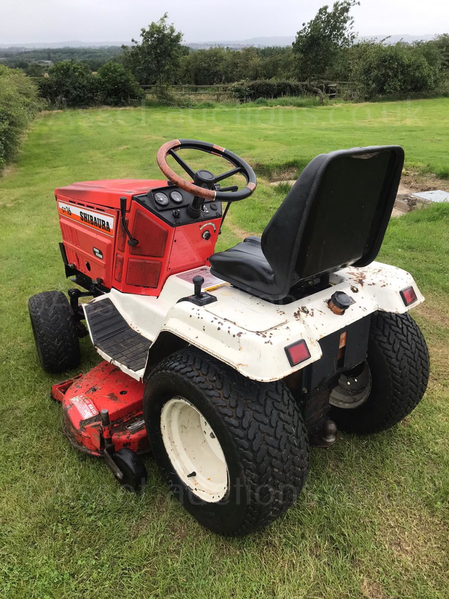 DIESEL SHIBAURA GT16 RIDE ON LAWN MOWER, RUNS, DRIVES AND CUTS, HYDROSTATIC DRIVE, *NO VAT* - Image 3 of 5
