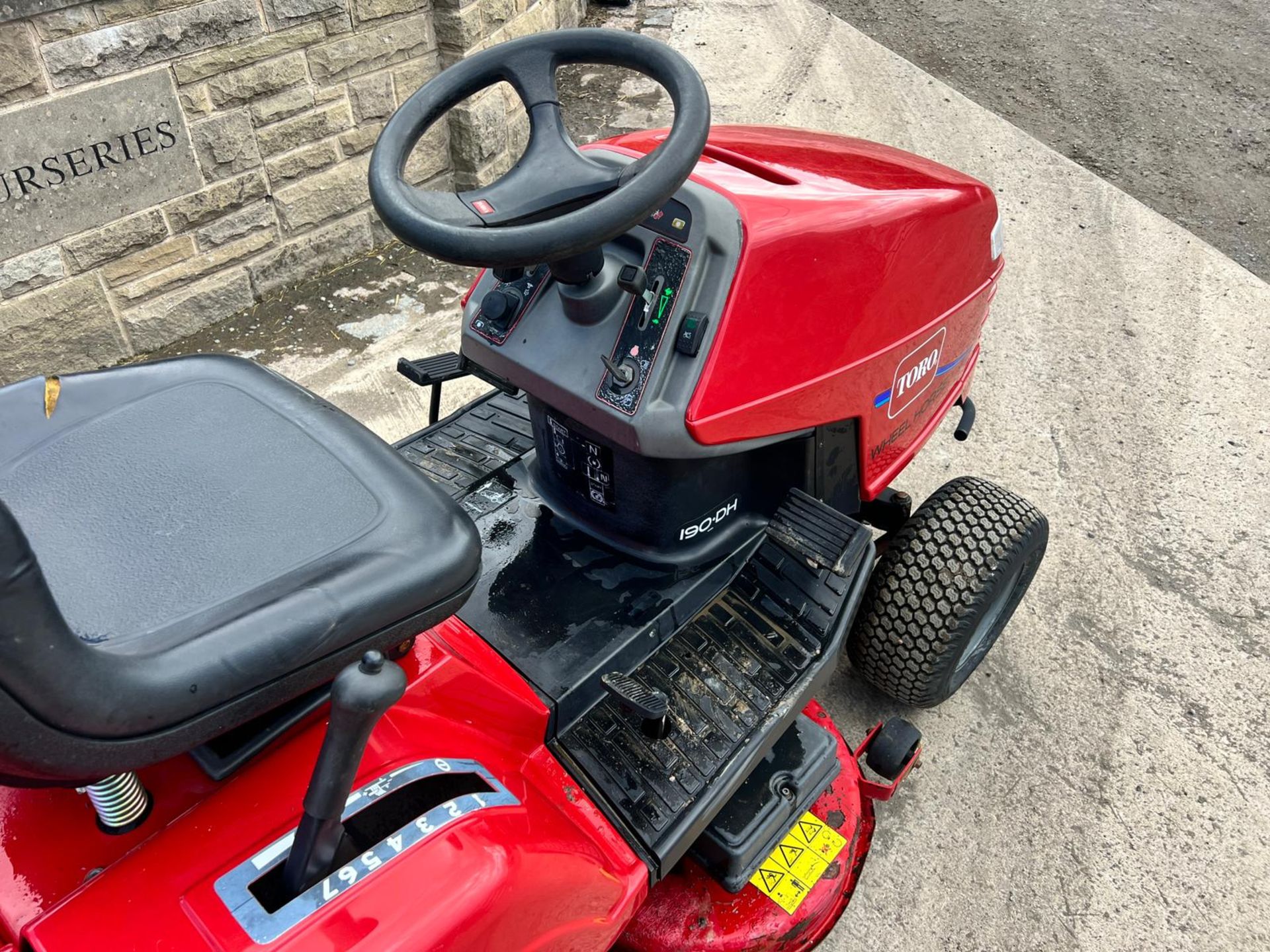 TORO 190-DH RIDE ON MOWER WITH REAR COLLECTOR, RUNS, DRIVES AND CUTS *PLUS VAT* - Image 8 of 13