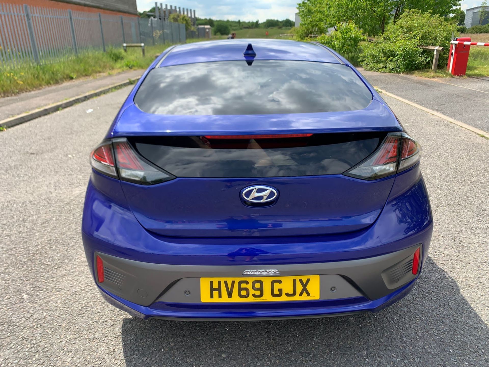 2019/69 HYUNDAI IONIQ PREMIUM SE HEV SEMI AUTO BLUE HATCHBACK, 9535 MILES *NO VAT* - Image 5 of 25