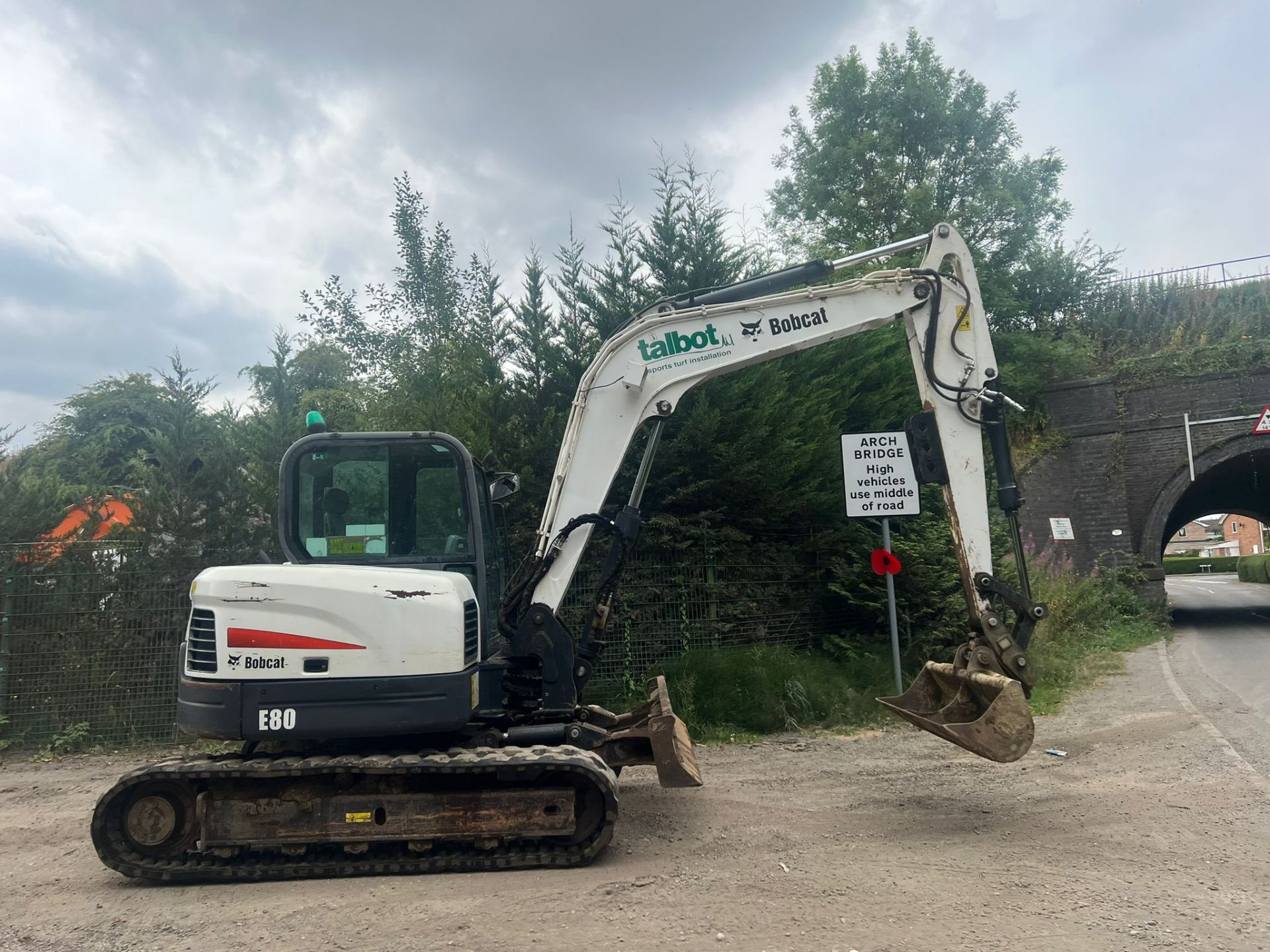 2012/2013 BOBCAT E80 8 TON EXCAVATOR WITH BLADE *PLUS VAT* - Image 2 of 9