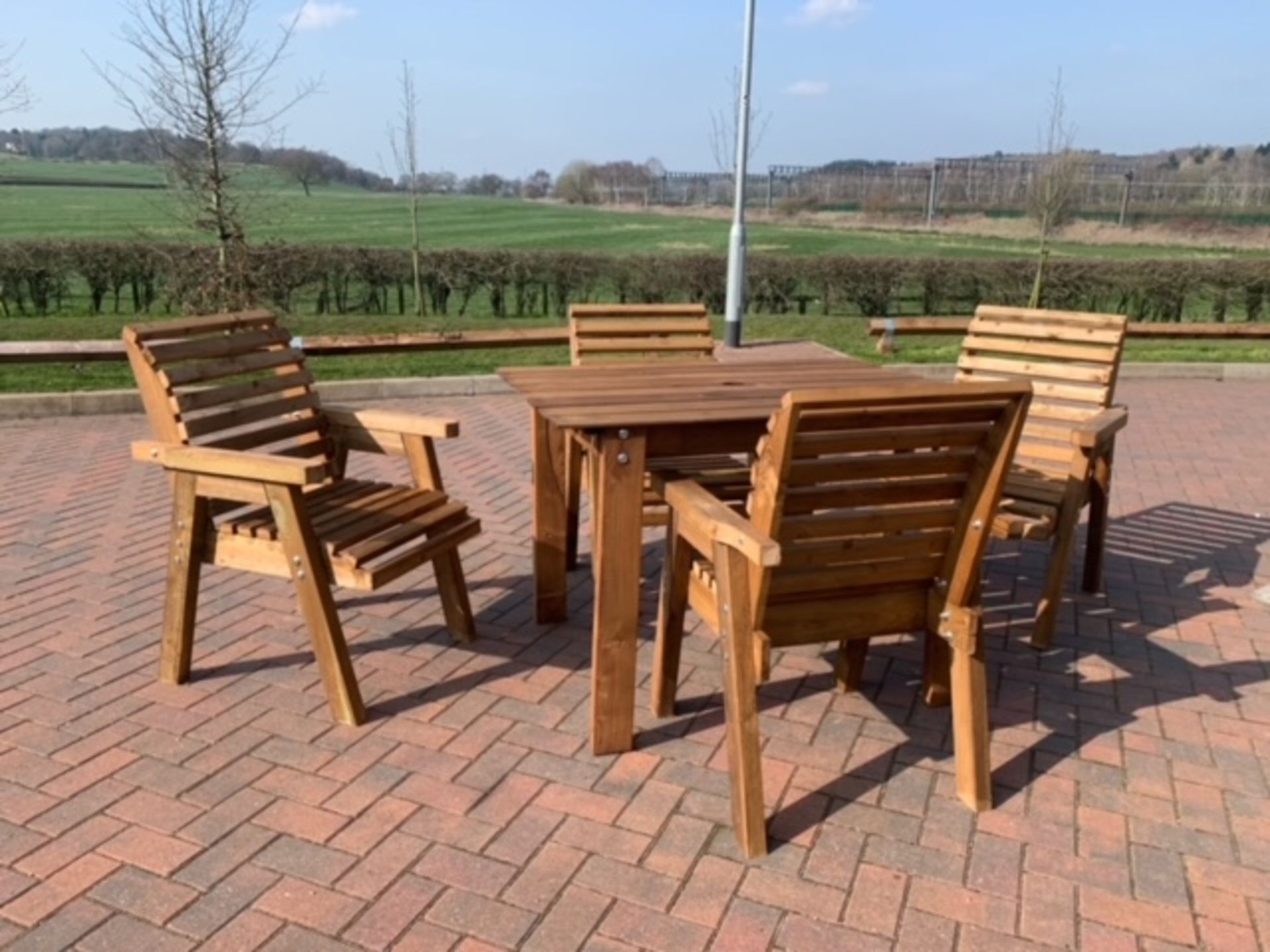 BRAND NEW QUALITY 4 seater handcrafted Garden Furniture set. Table and 4 chairs *NO VAT* - Bild 3 aus 7