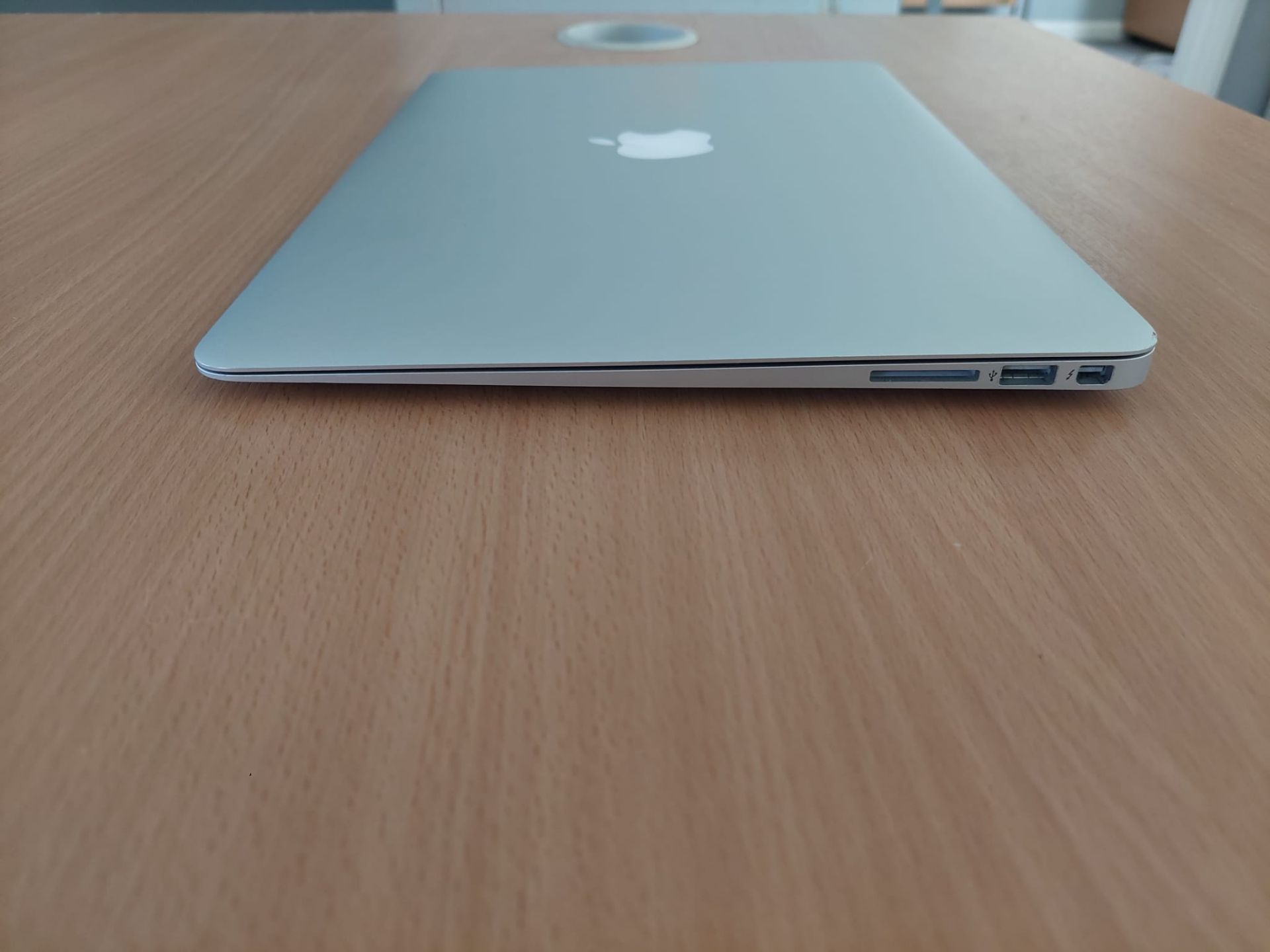 Apple 2015 Macbook Air w/ 13 Inch Display and Dual Core Intel i5 CPU *NO VAT* - Image 7 of 17