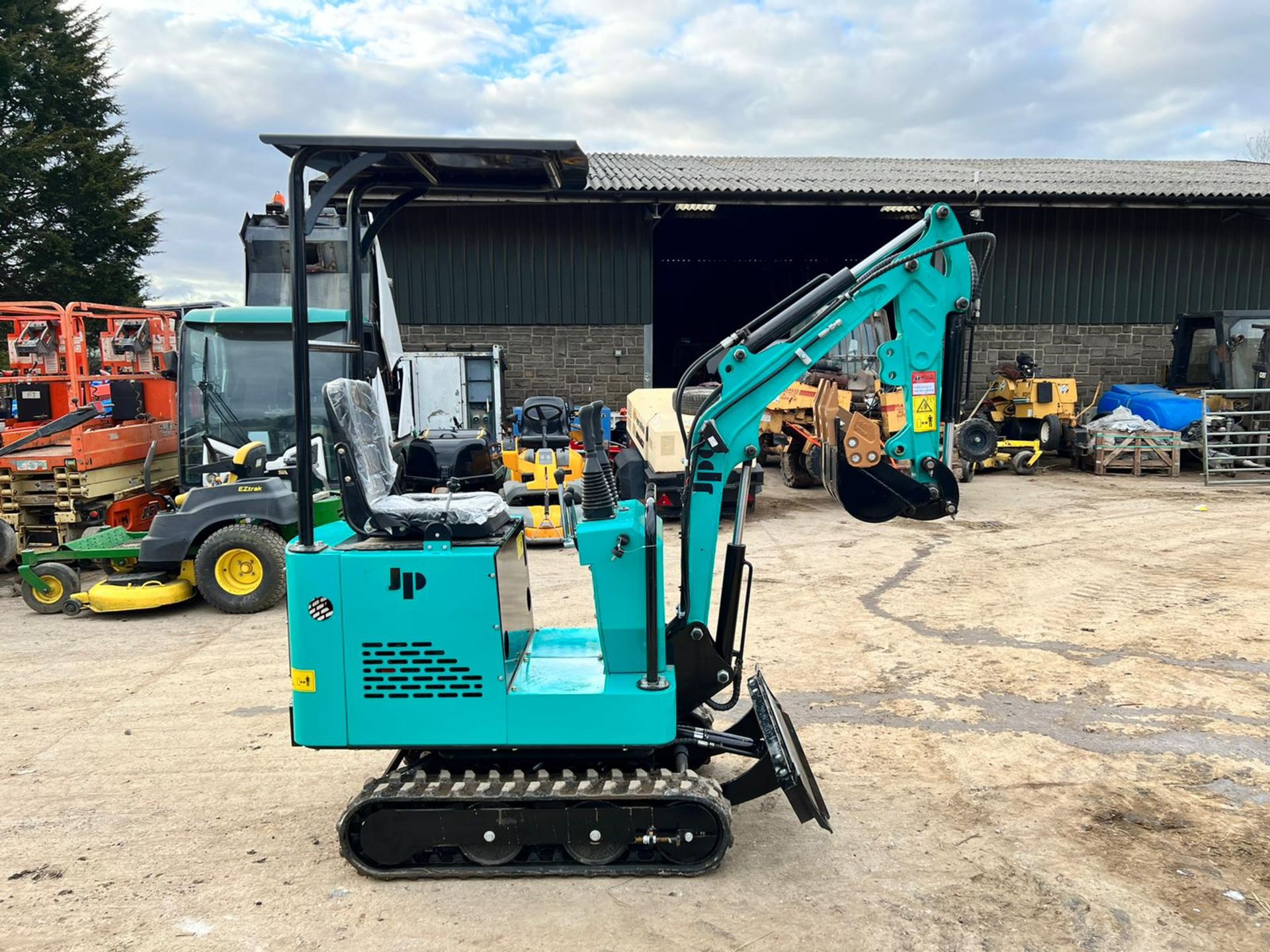 New And Unused JPC PC10 1 Ton Mini Digger, Runs Drives And Digs, Rubber Tracks *PLUS VAT* - Image 6 of 10