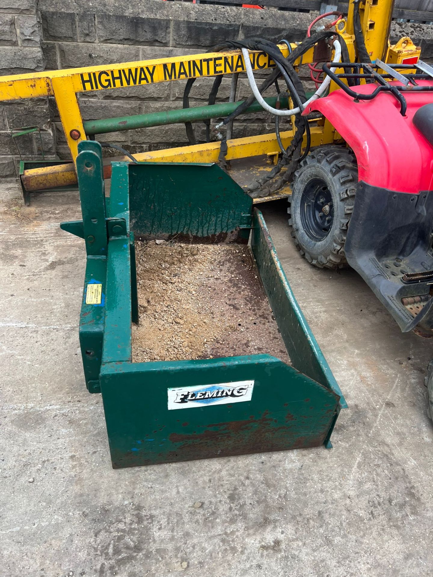 FLEMING TRANSPORT BOX TIPPING BOX FOR TRACTOR *PLUS VAT* - Image 2 of 5