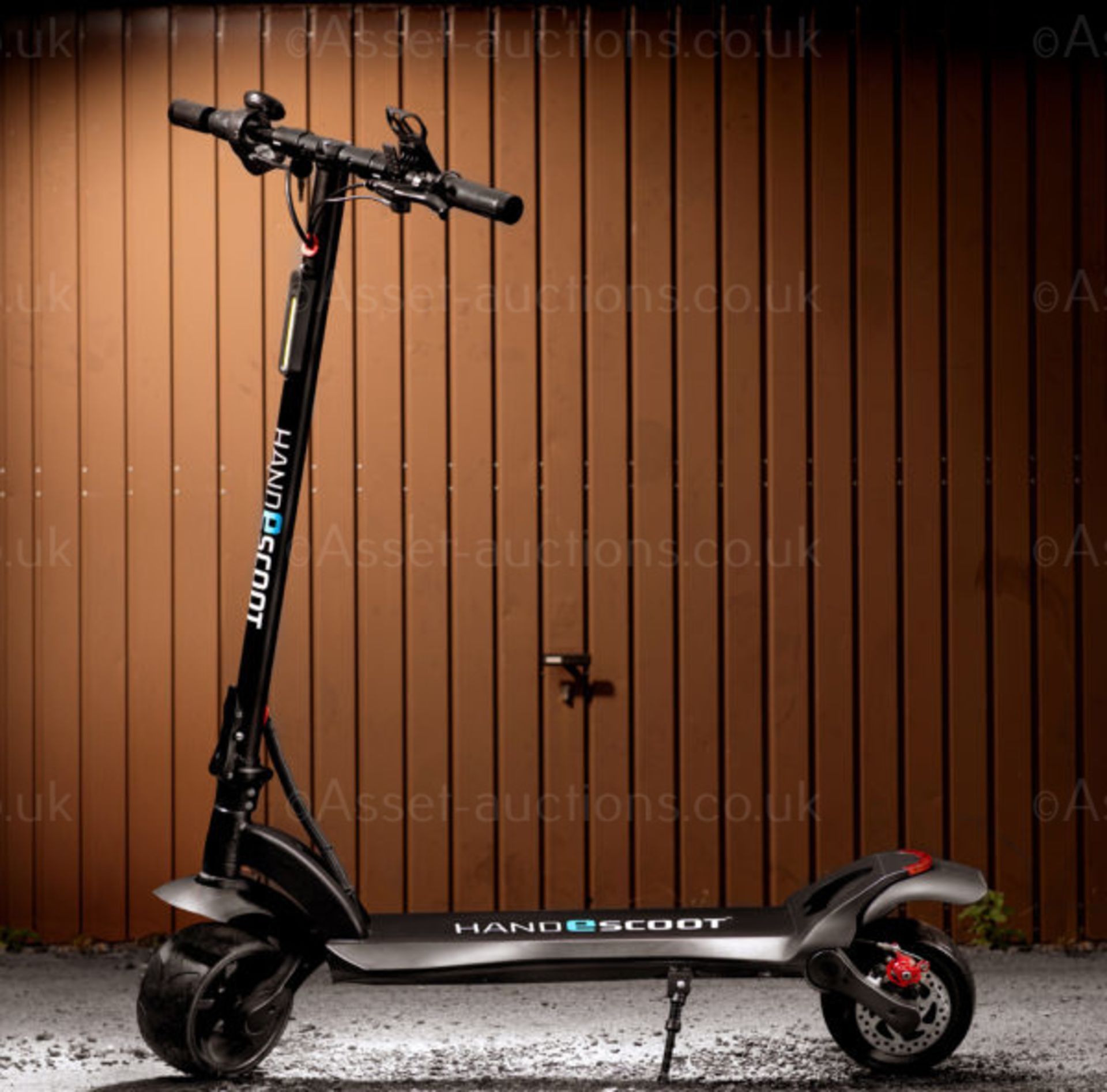 BRAND NEW HANDESCOOT ELECTRIC SCOOTER, WIDE WHEELS, £60 OF HANDESCOOT EXTRAS INCLUDED *PLUS VAT*